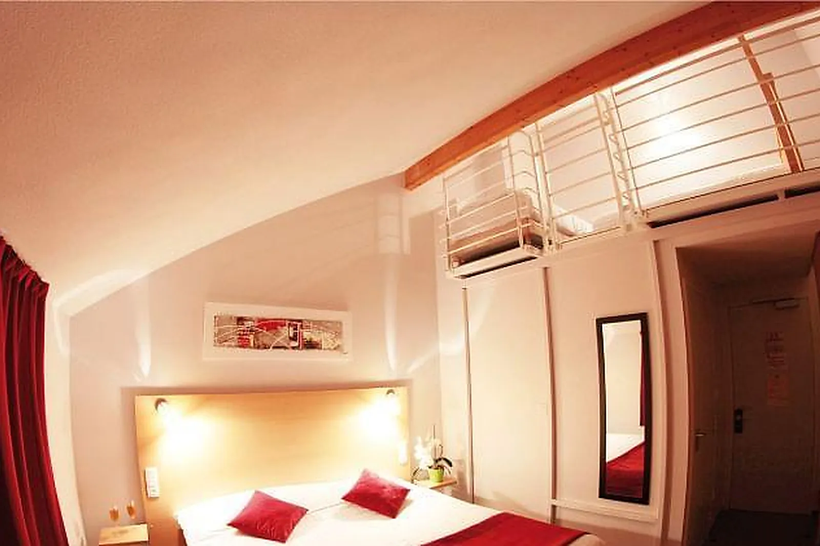 Lieux événementiels, CARRÉ PY'HÔTEL***