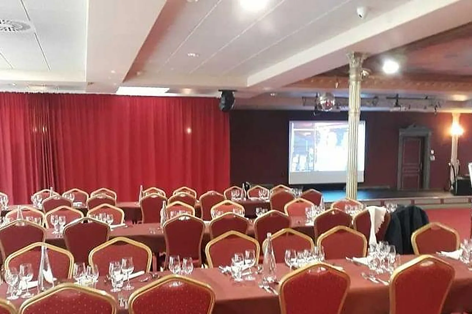 Lieux événementiels, CASINO - PLOMBIÈRES LES BAINS