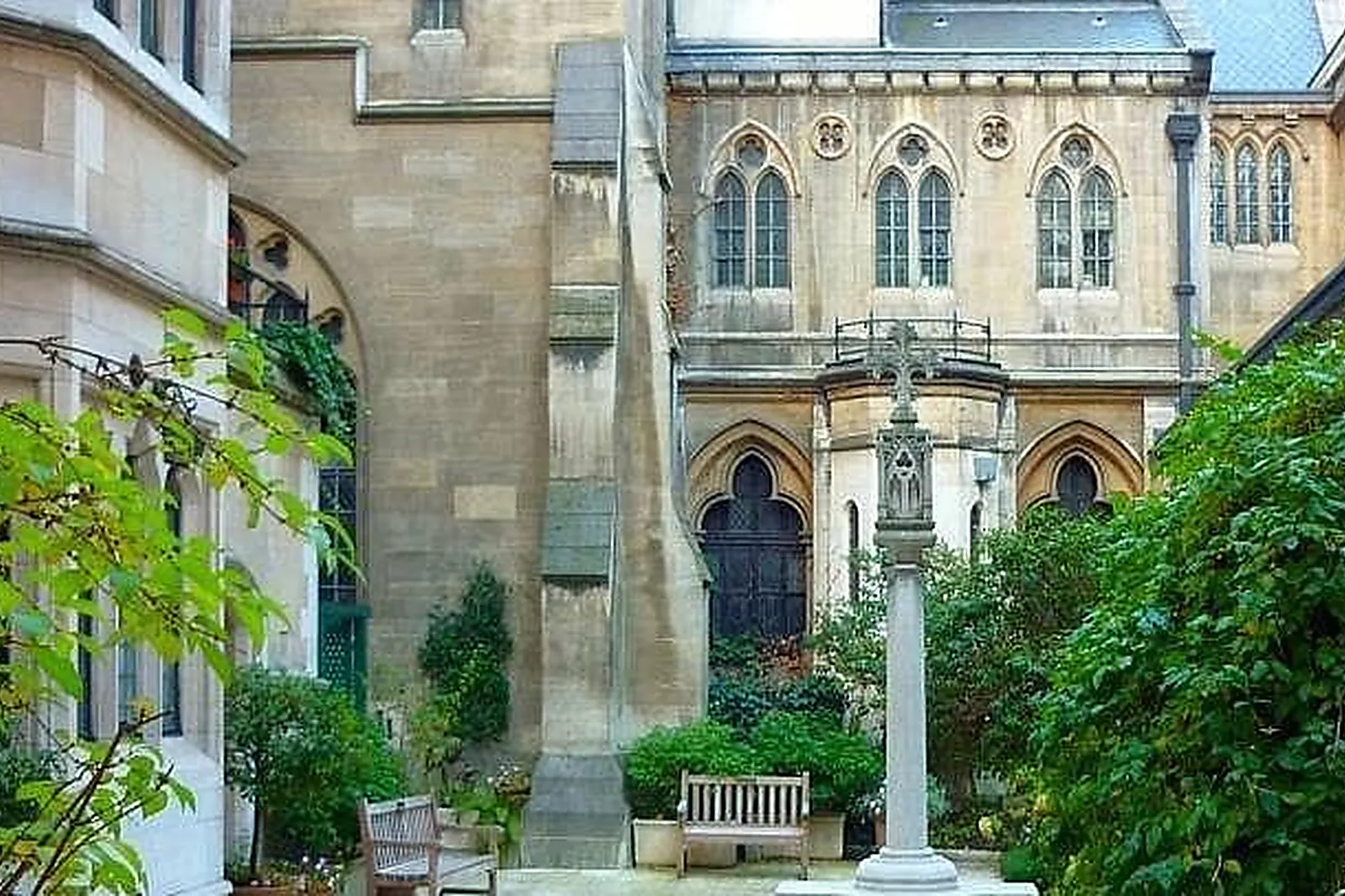 Lieux événementiels, CATHÉDRALE AMÉRICAINE DE PARIS