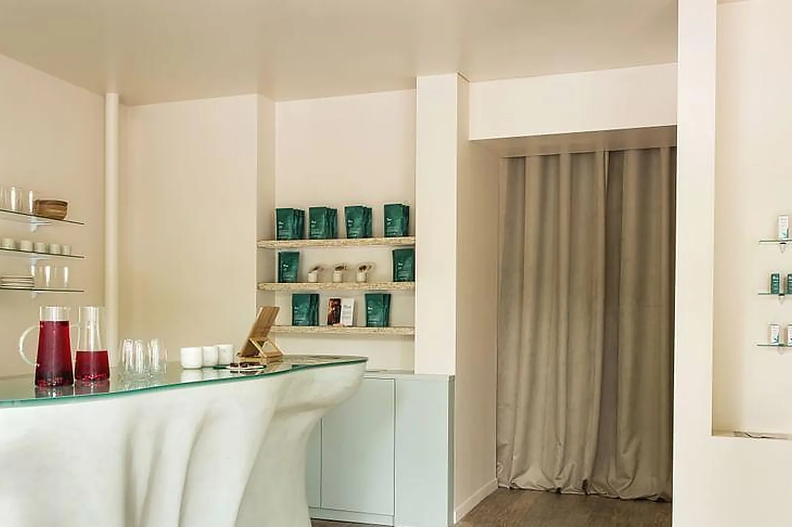 Lieux événementiels, CENTRE HO KARAN