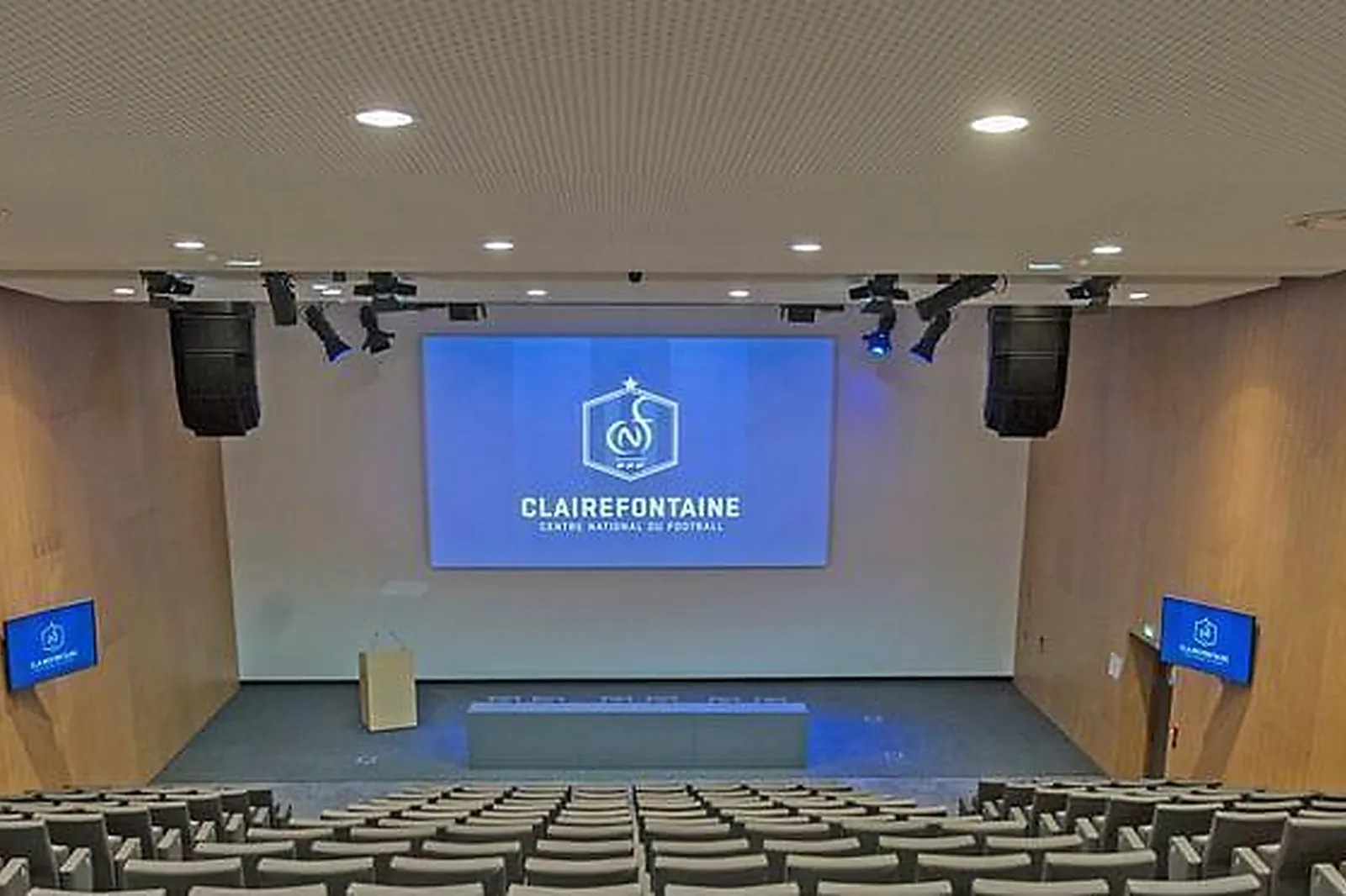 Lieux événementiels, CENTRE NATIONAL DU FOOTBALL - CLAIREFONTAINE-EN-YVELINES