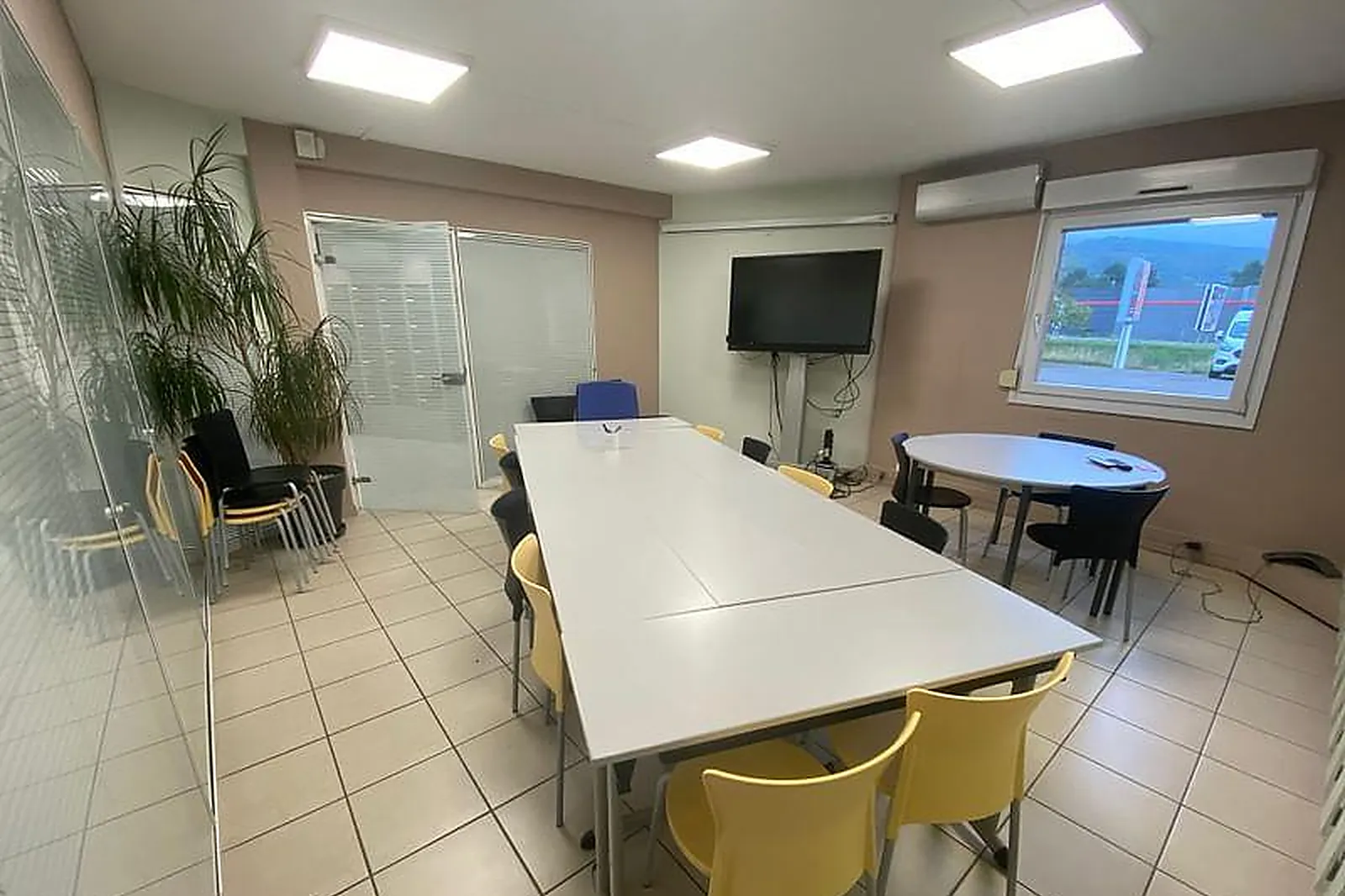 Lieux événementiels, CENTRE D'AFFAIRES LETTER CASE