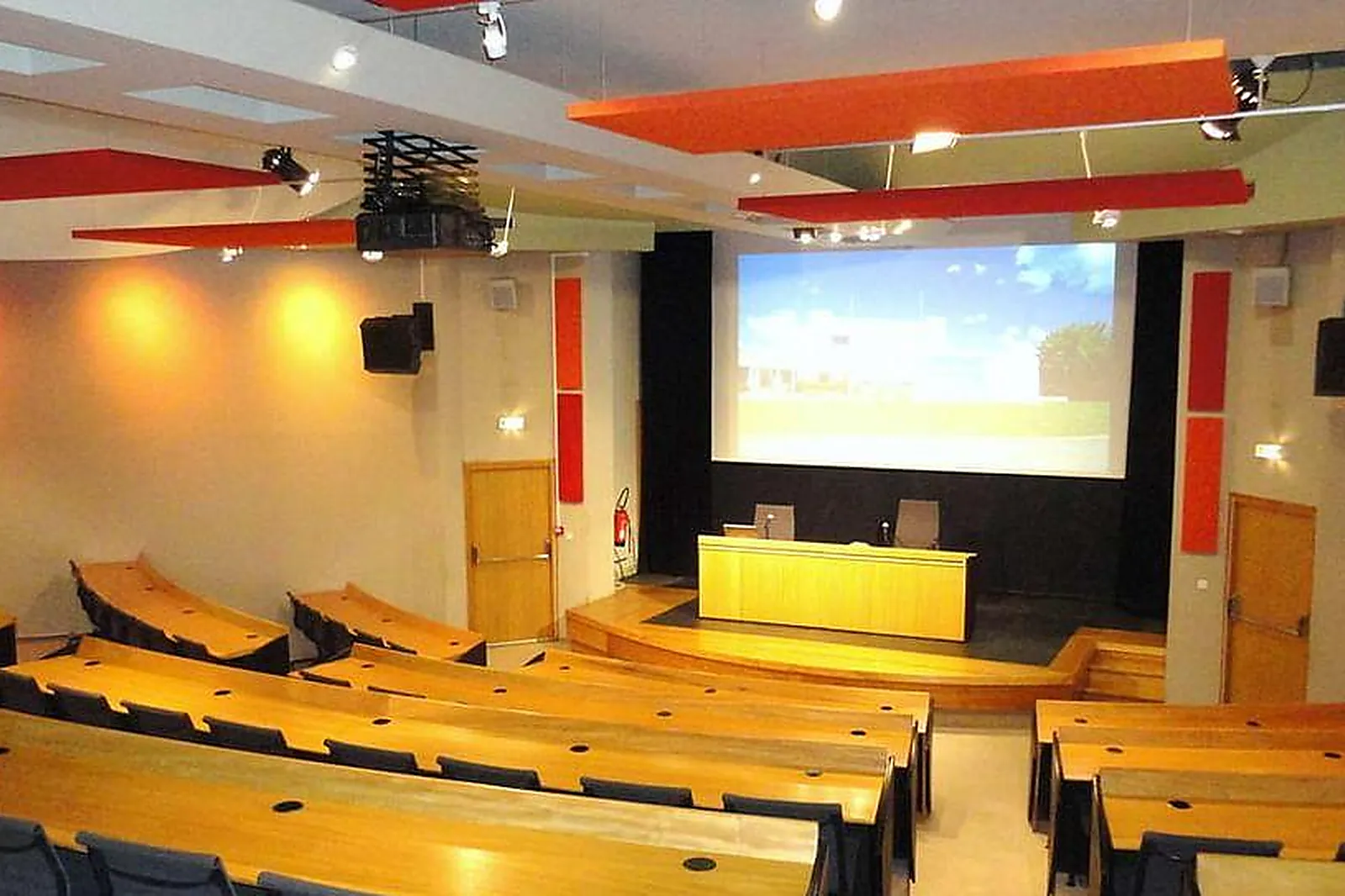 Lieux événementiels, CENTRE DE CONGRÈS ET D'EXPOSITION DIAGORA