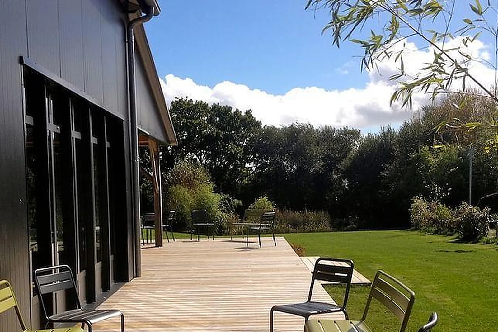 Lieux événementiels, C'EST ICI