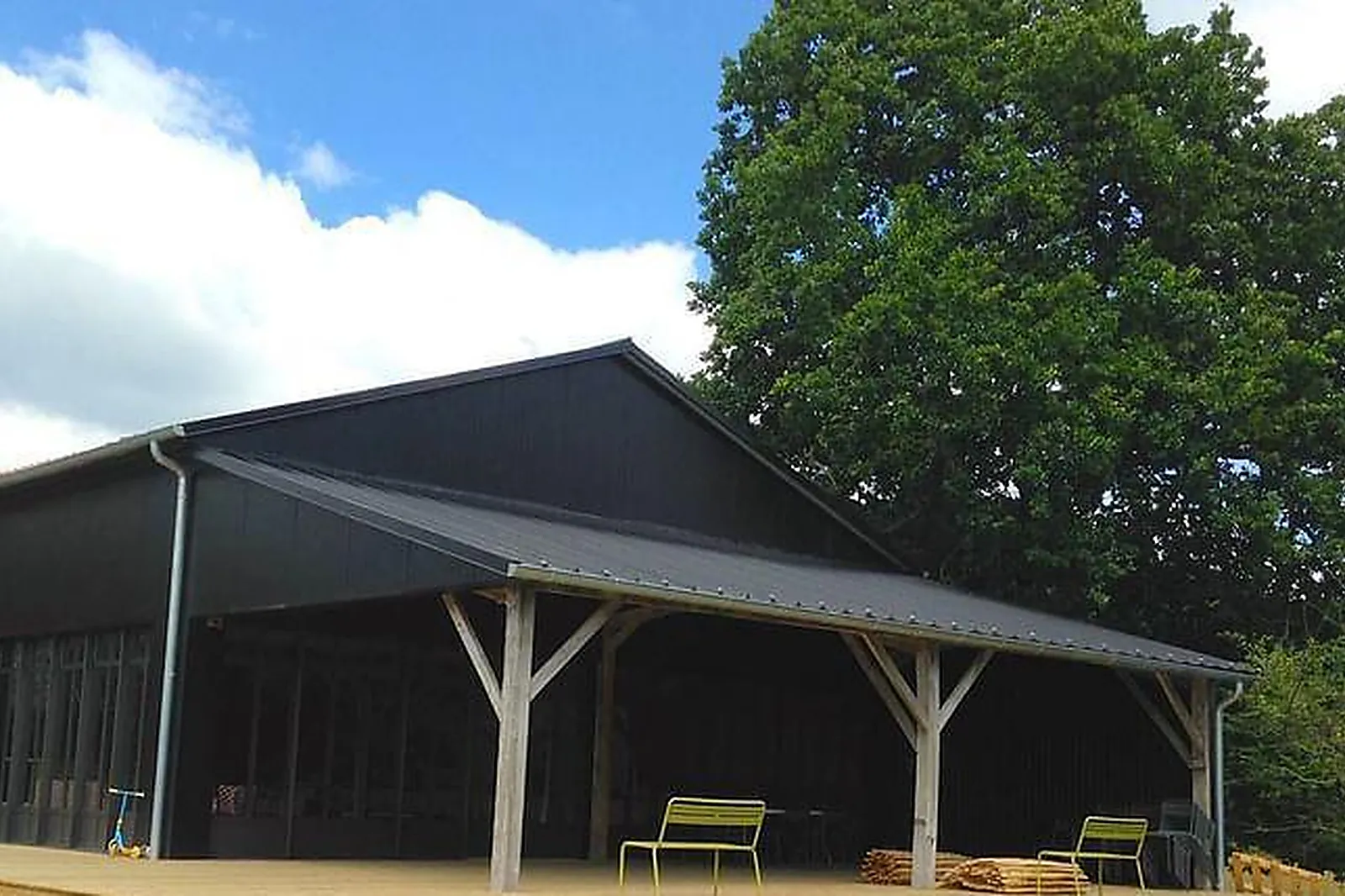 Lieux événementiels, C'EST ICI