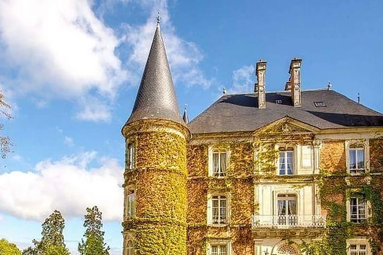 Lieux événementiels, CHATEAU D'APIGNÉ *****