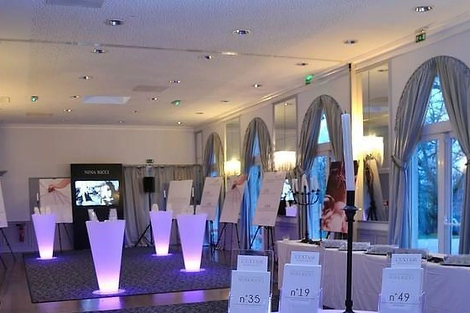 Lieux événementiels, CHATEAU D'APIGNÉ *****