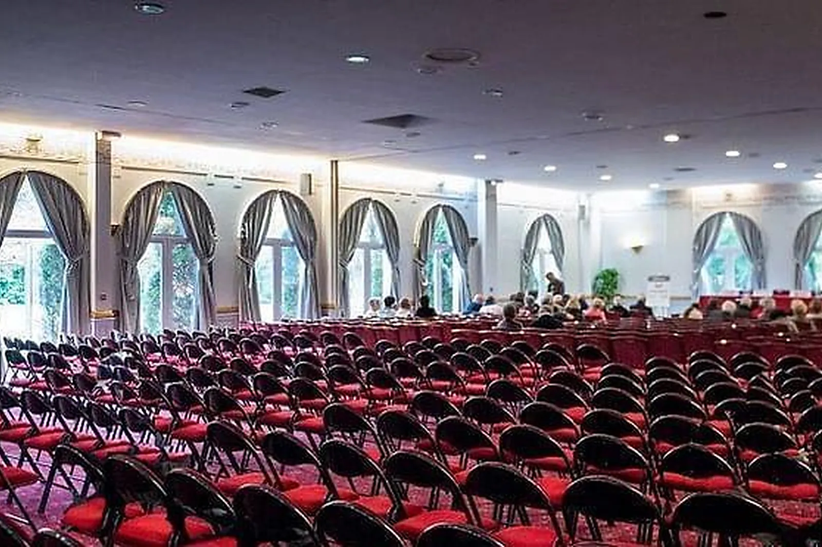 Lieux événementiels, CHATEAU D'APIGNÉ *****