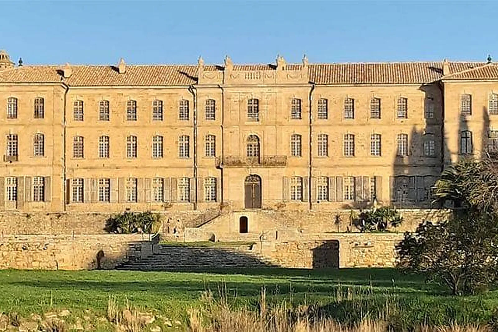 Lieux événementiels, CHÂTEAU-ABBAYE DE CASSAN