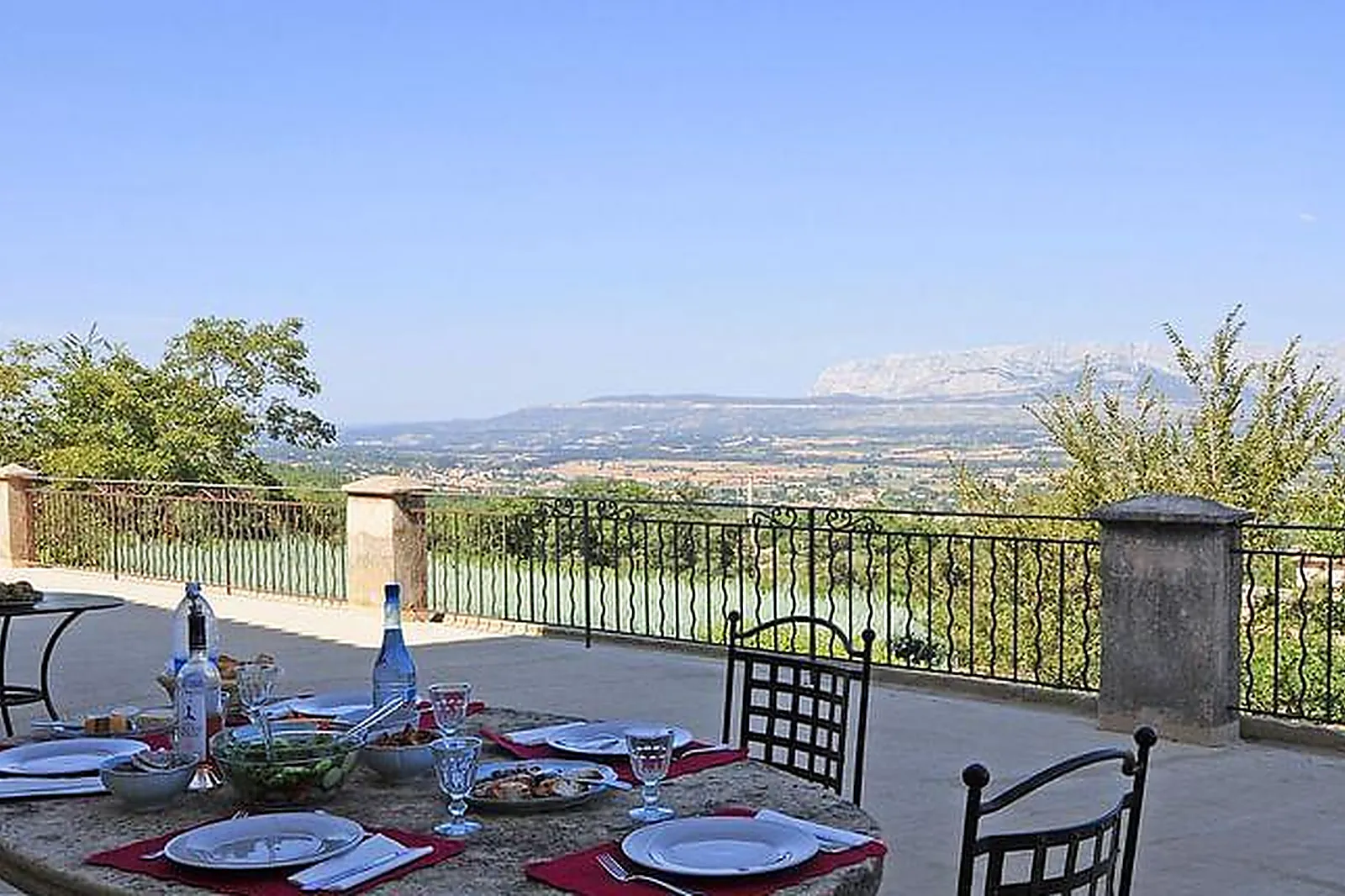 Lieux événementiels, LA BASTIDE DES CALANQUES