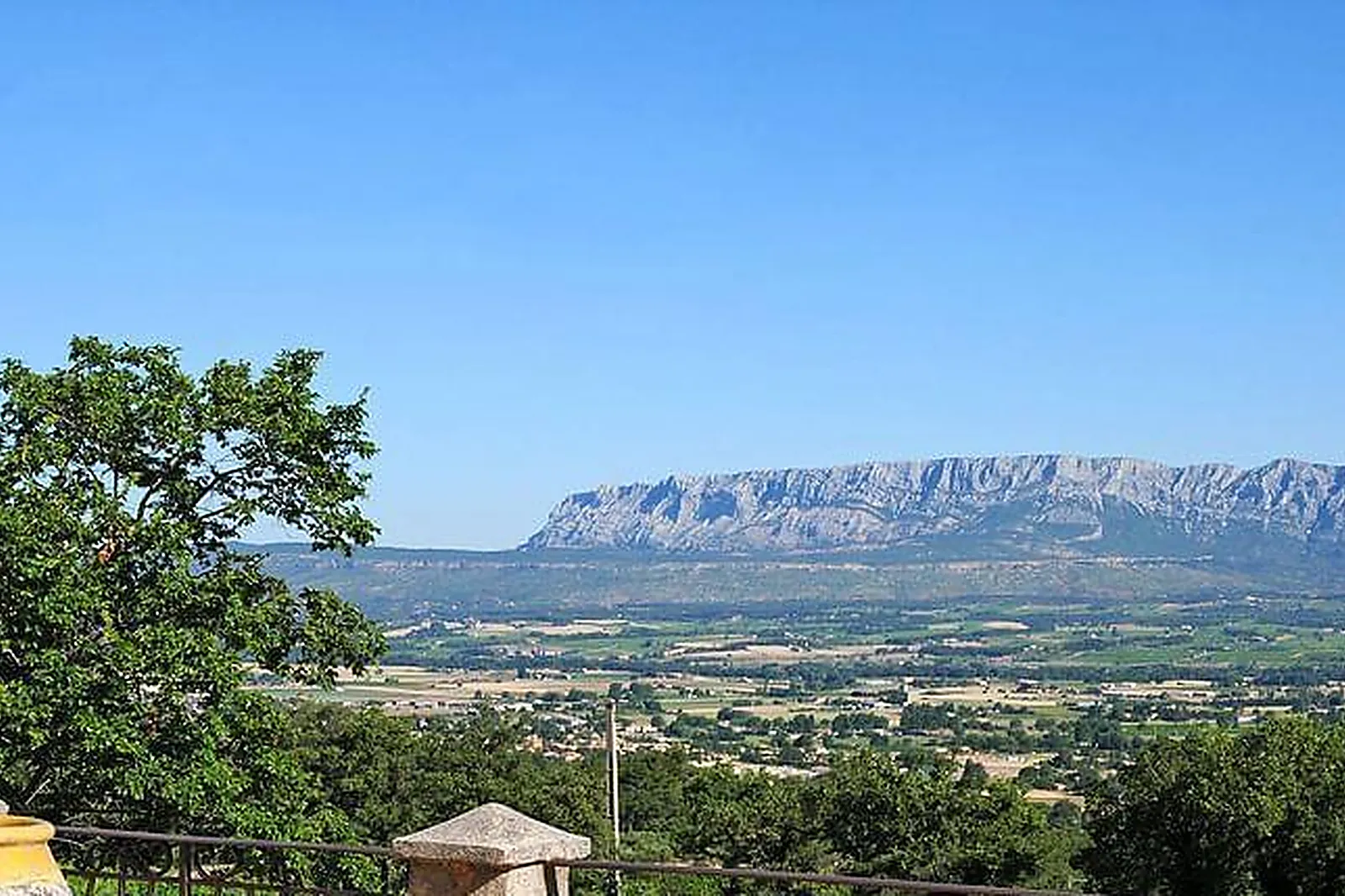 Lieux événementiels, LA BASTIDE DES CALANQUES