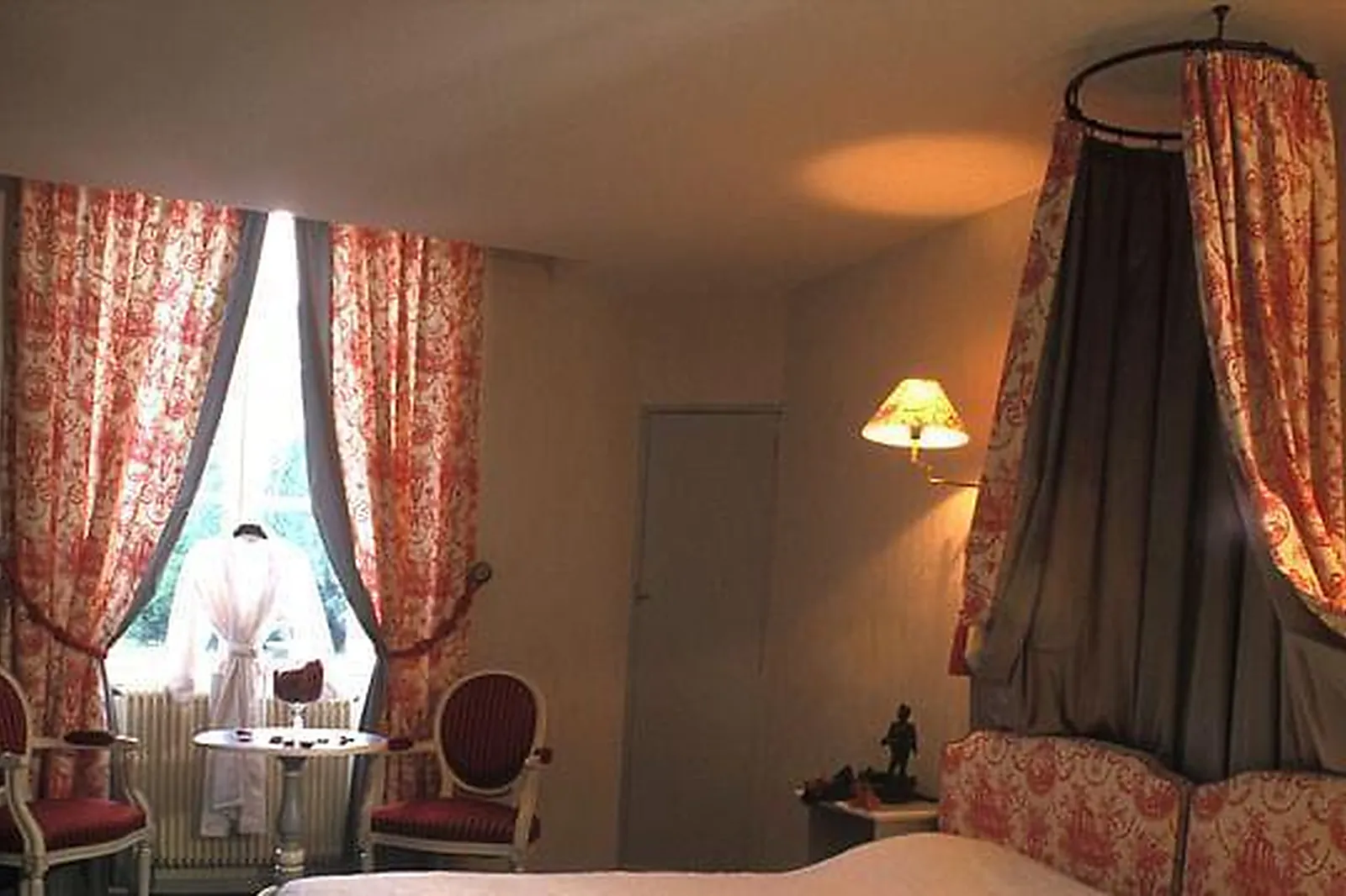 Lieux événementiels, CHÂTEAU DE BUROS ***