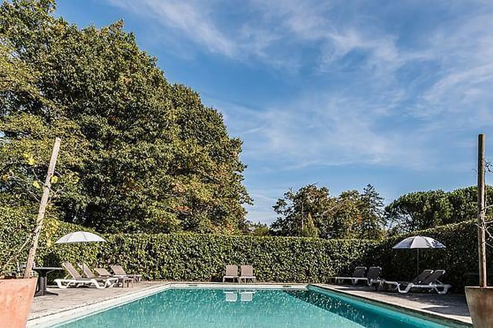 Lieux événementiels, CHÂTEAU DE BUROS ***