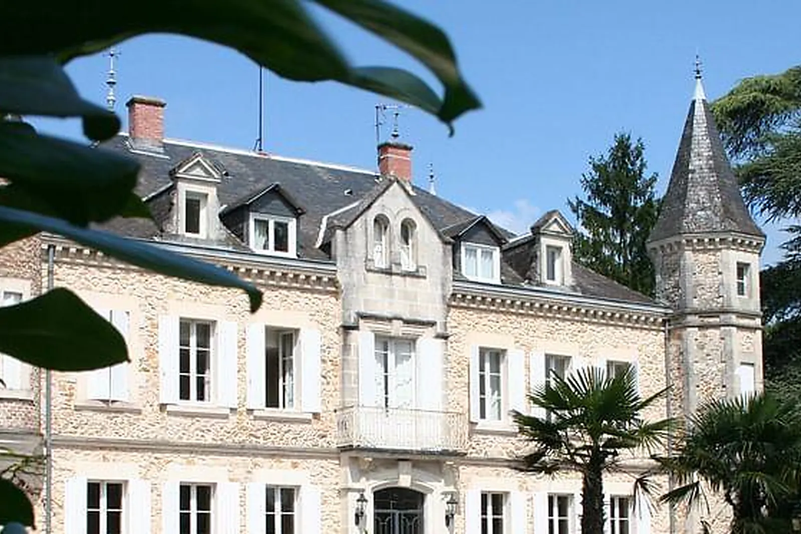 Lieux événementiels, CHÂTEAU DE BUROS ***