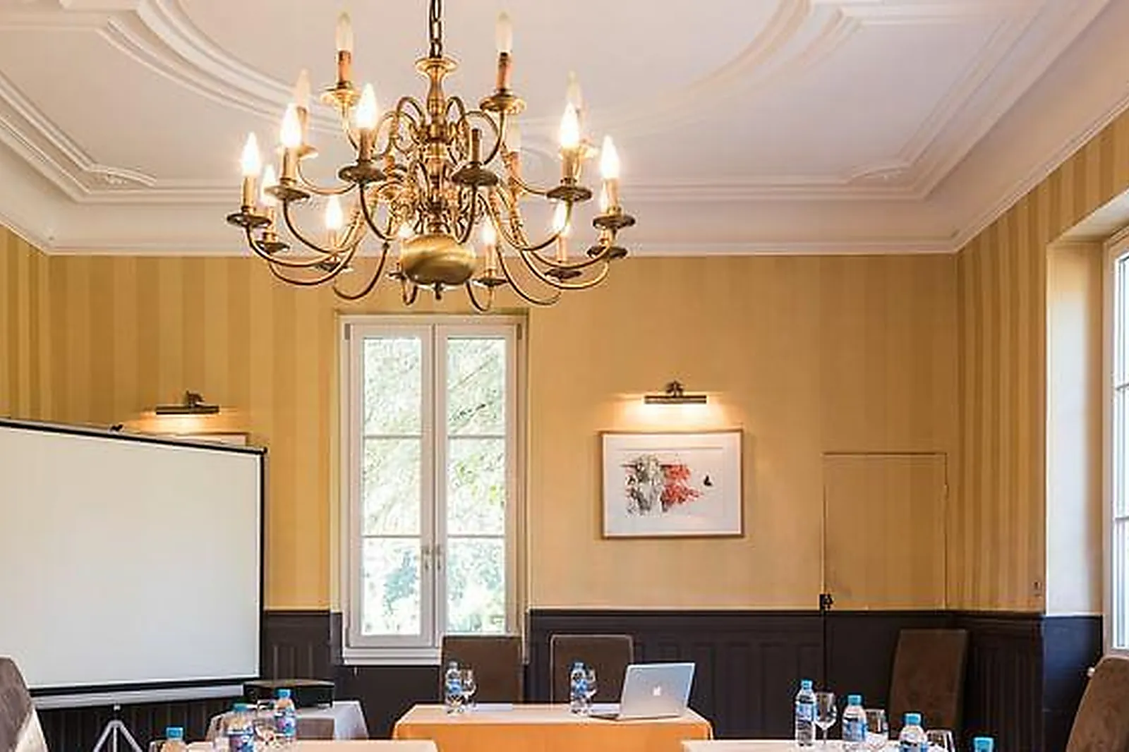 Lieux événementiels, CHÂTEAU DE BUROS ***