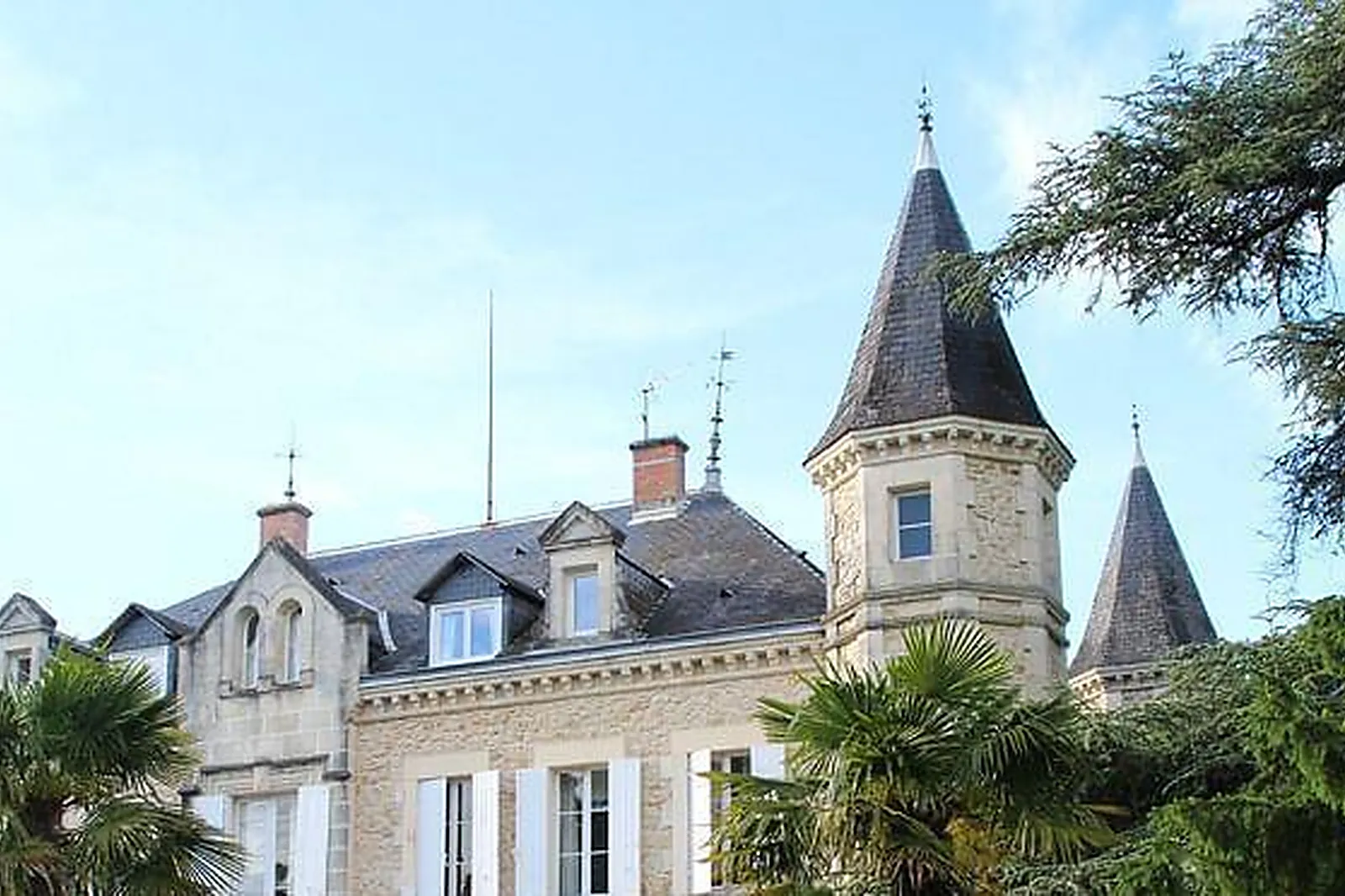 Lieux événementiels, CHÂTEAU DE BUROS ***