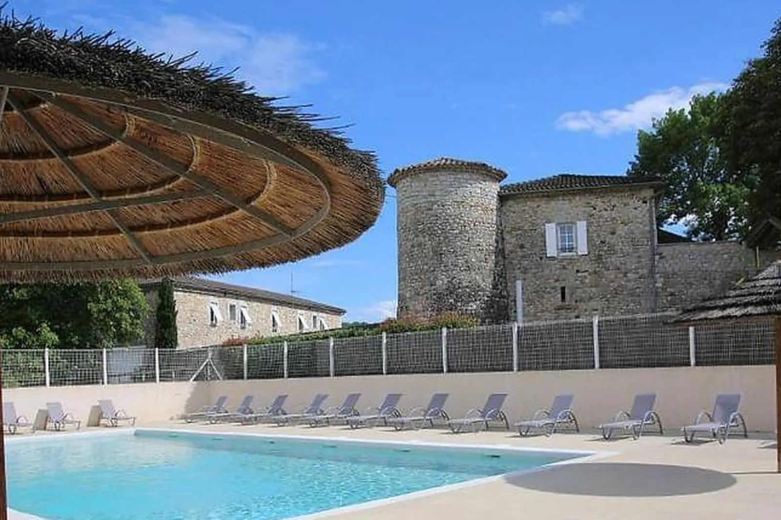 Lieux événementiels, CHÂTEAU DE CHAUSSY - VILLAGE DE GÎTES