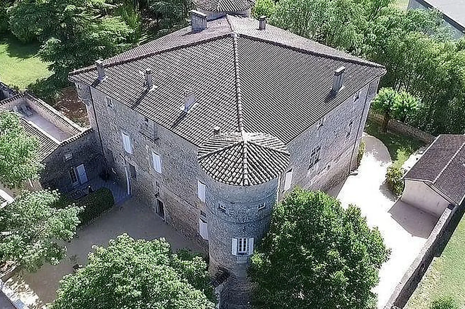 Lieux événementiels, CHÂTEAU DE CHAUSSY - VILLAGE DE GÎTES