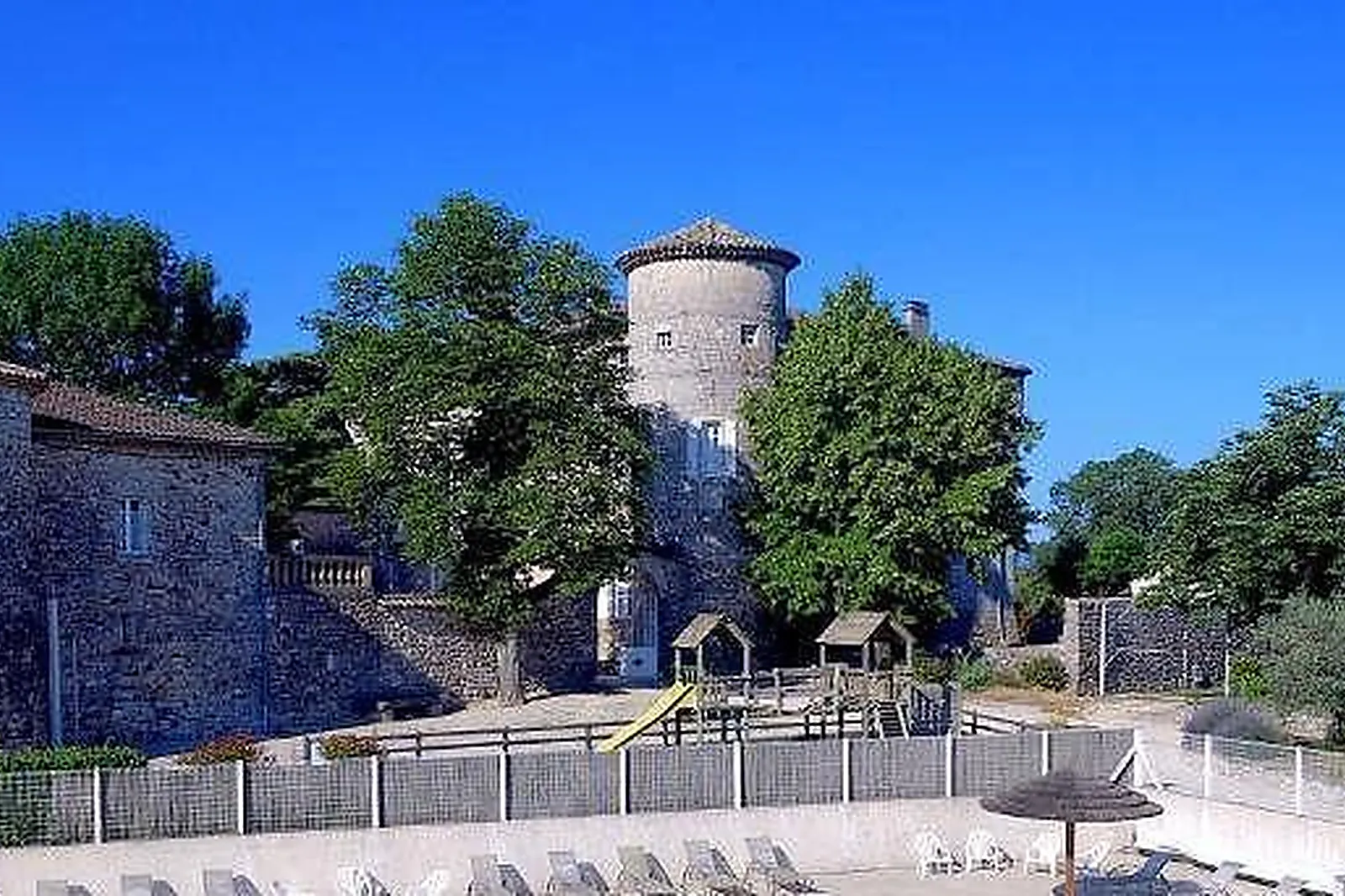 Lieux événementiels, CHÂTEAU DE CHAUSSY - VILLAGE DE GÎTES