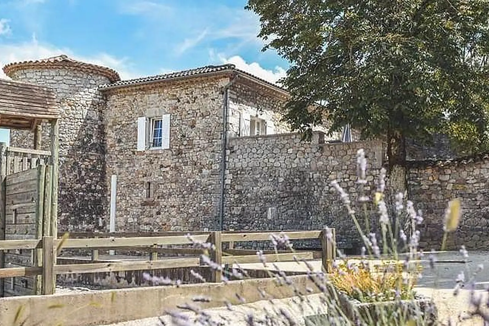Lieux événementiels, CHÂTEAU DE CHAUSSY - VILLAGE DE GÎTES
