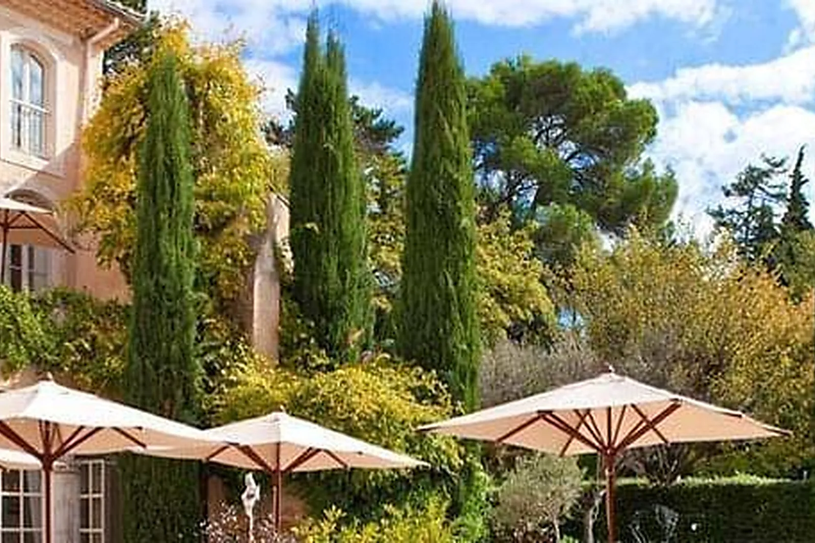 Lieux événementiels, CHÂTEAU DE MASSILLAN ****