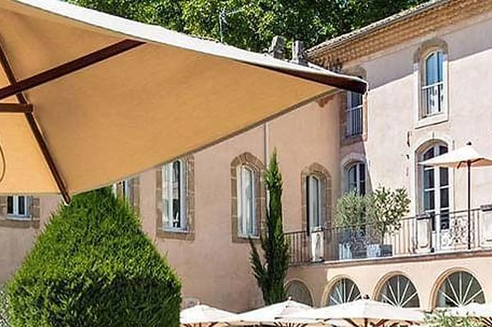 Lieux événementiels, CHÂTEAU DE MASSILLAN ****