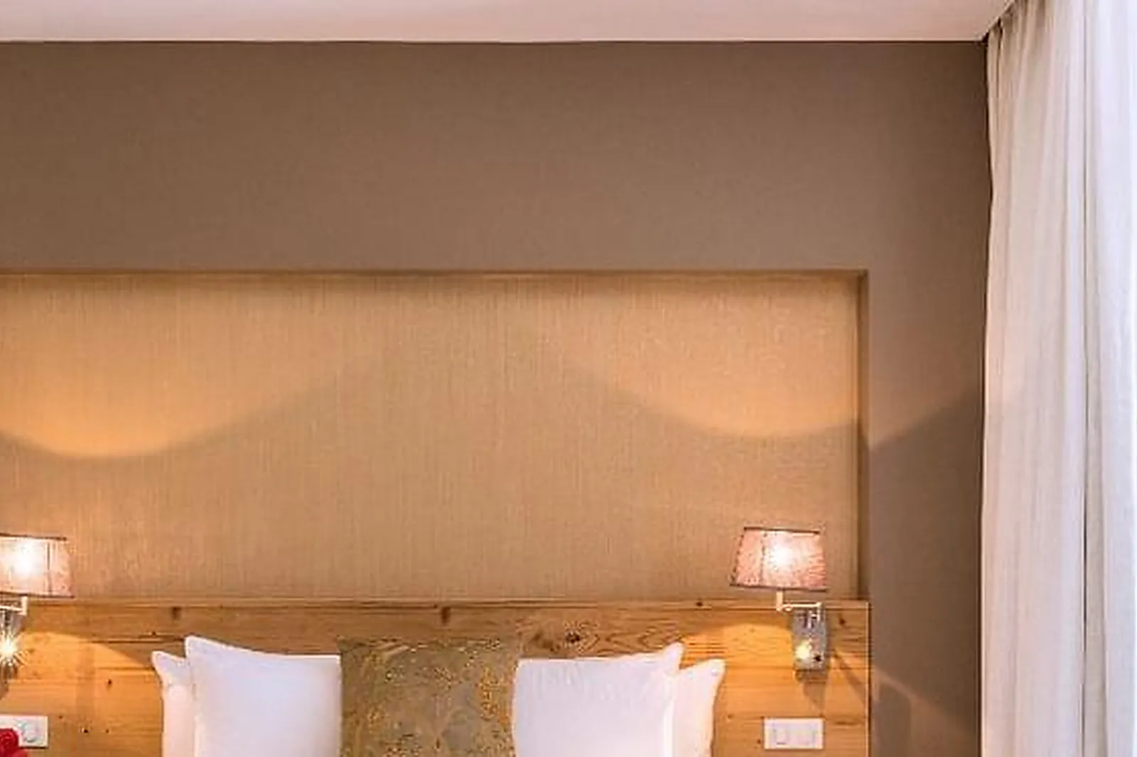 Lieux événementiels, CHÂTEAU DE MASSILLAN ****