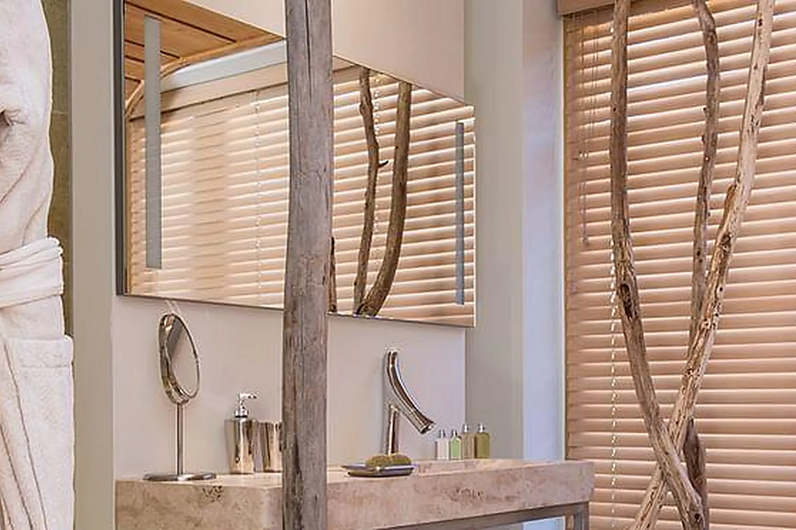 Lieux événementiels, CHÂTEAU DE MASSILLAN ****