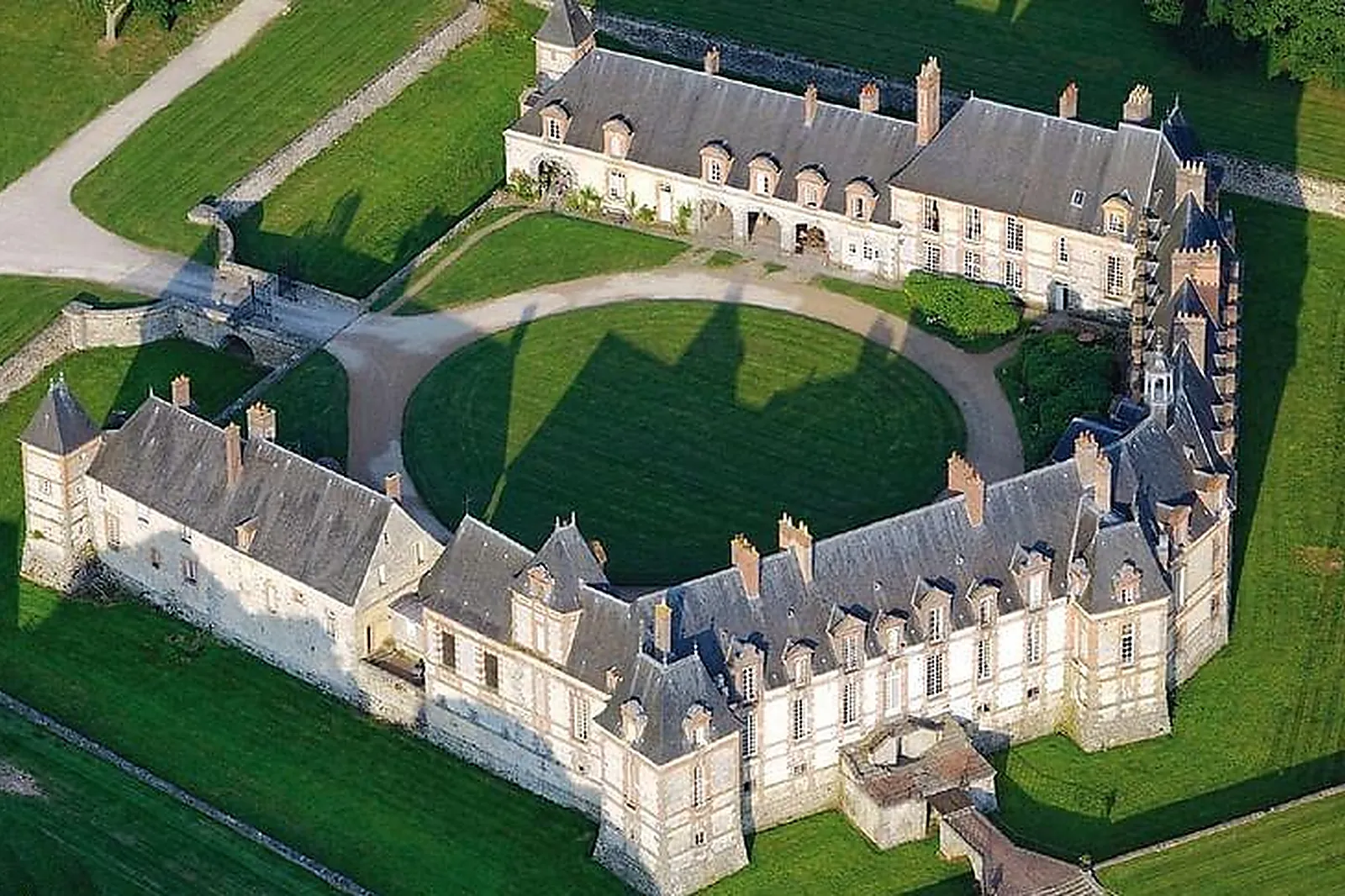 Lieux événementiels, CHÂTEAU DE NEUVILLE