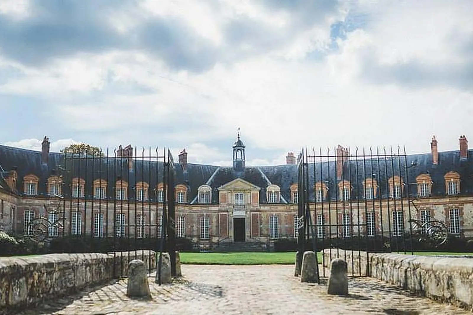 Lieux événementiels, CHÂTEAU DE NEUVILLE