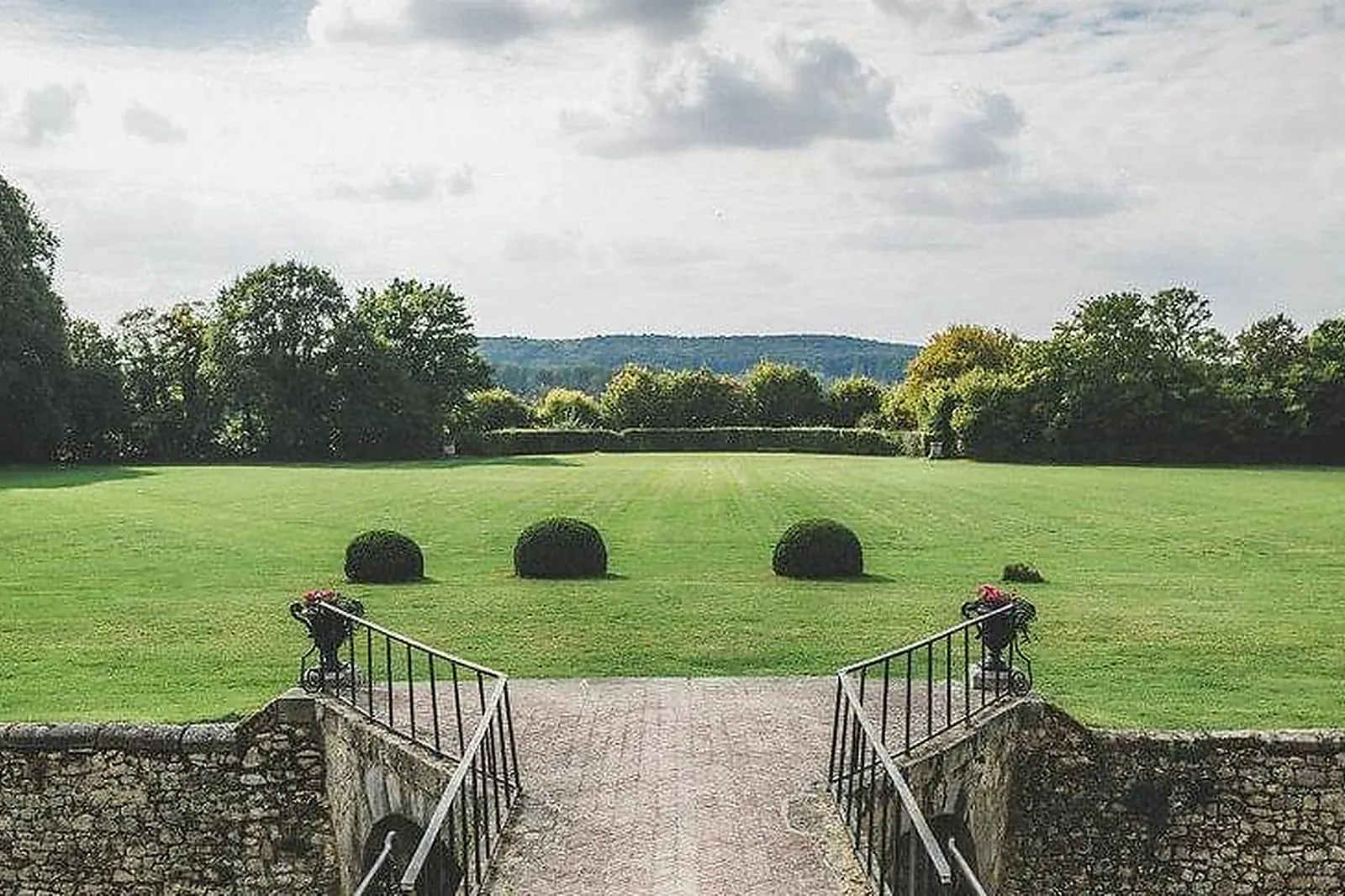 Lieux événementiels, CHÂTEAU DE NEUVILLE
