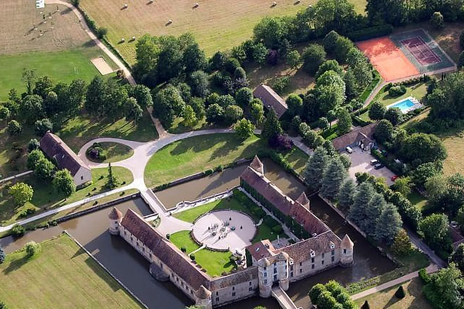 Lieux événementiels, CHÂTEAU DE VILLIERS-LE-MAHIEU (LES MAISONS DE CAMPAGNE)