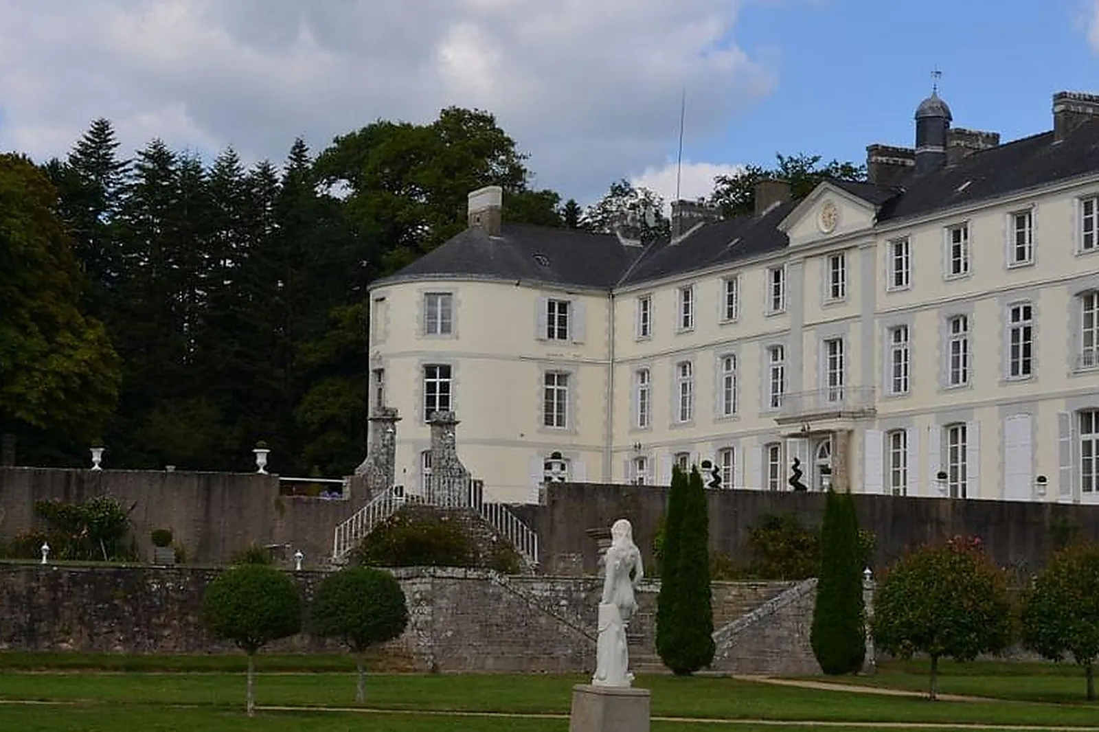 Lieux événementiels, LAOUZ MOUFFETARD