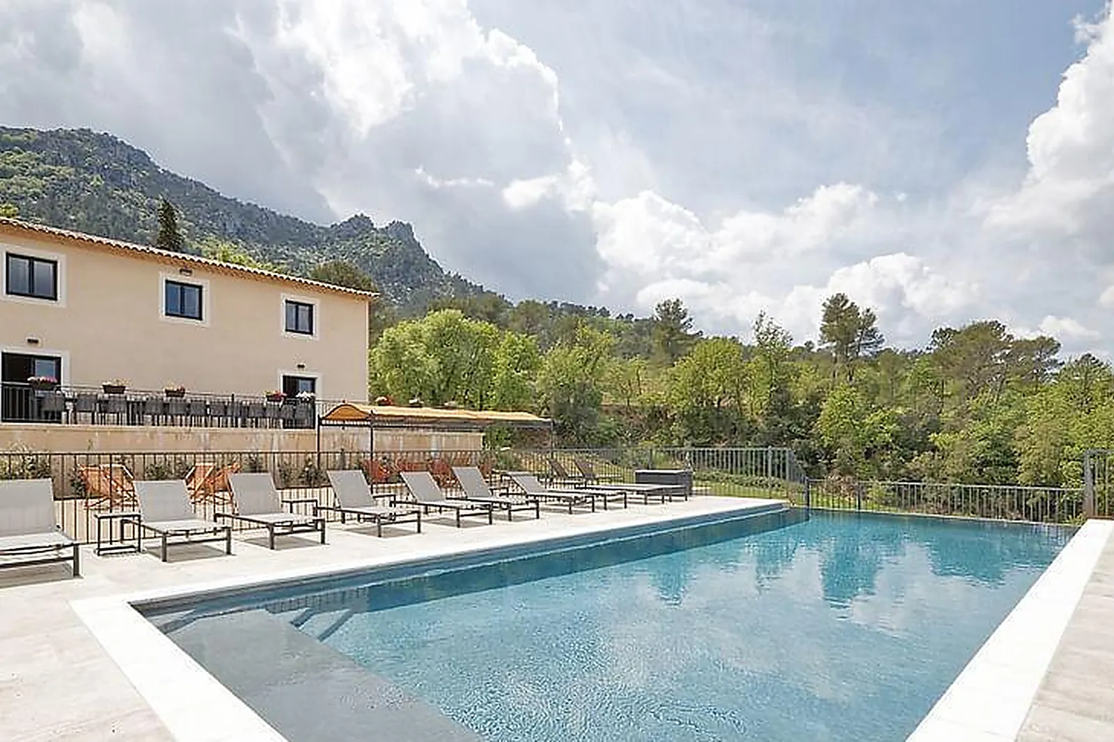 Lieux événementiels, CHÂTEAU DE L'ESCARELLE