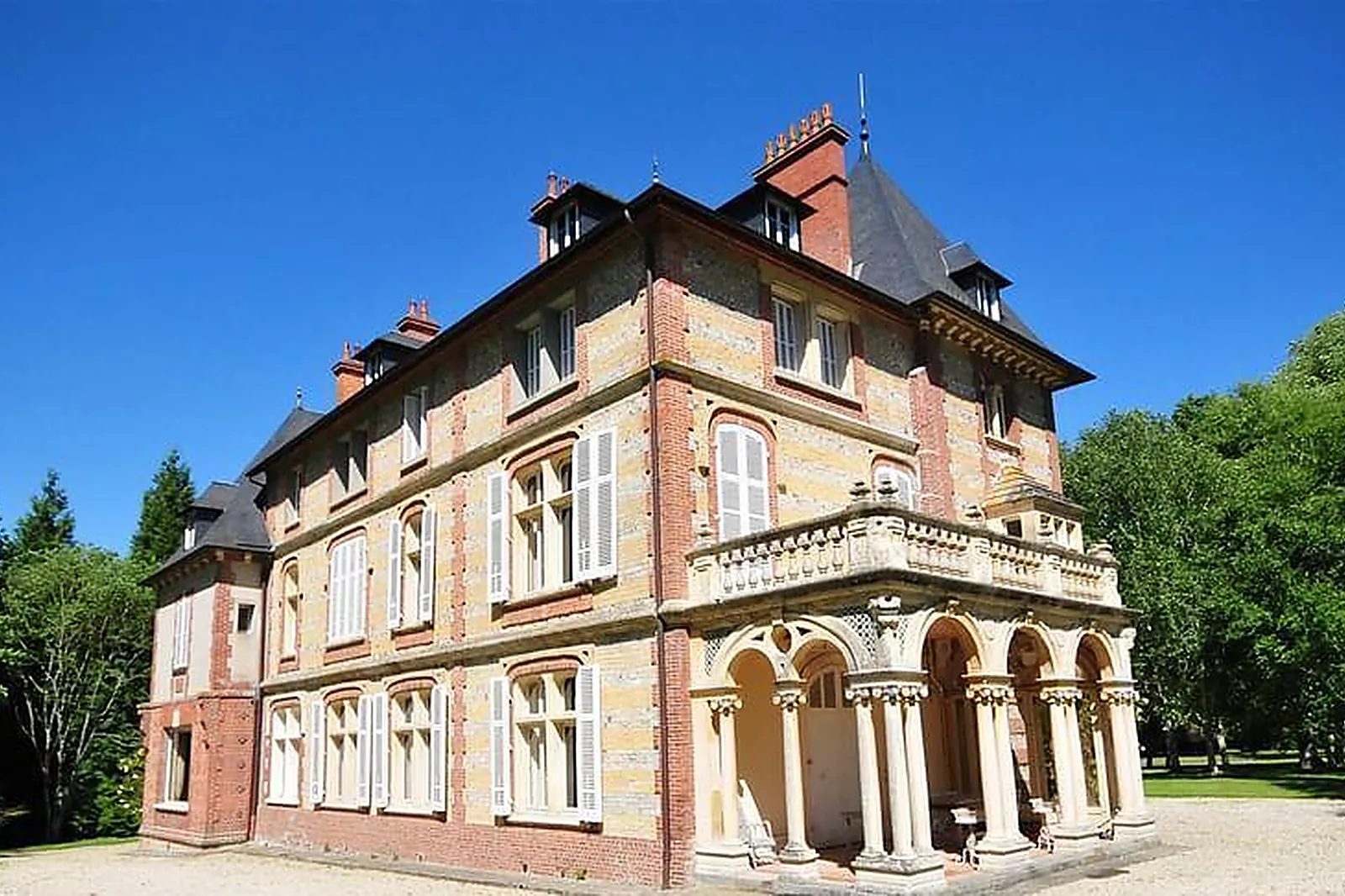 Lieux événementiels, RUE DU BOUQUET DE LONGCHAMP PARIS