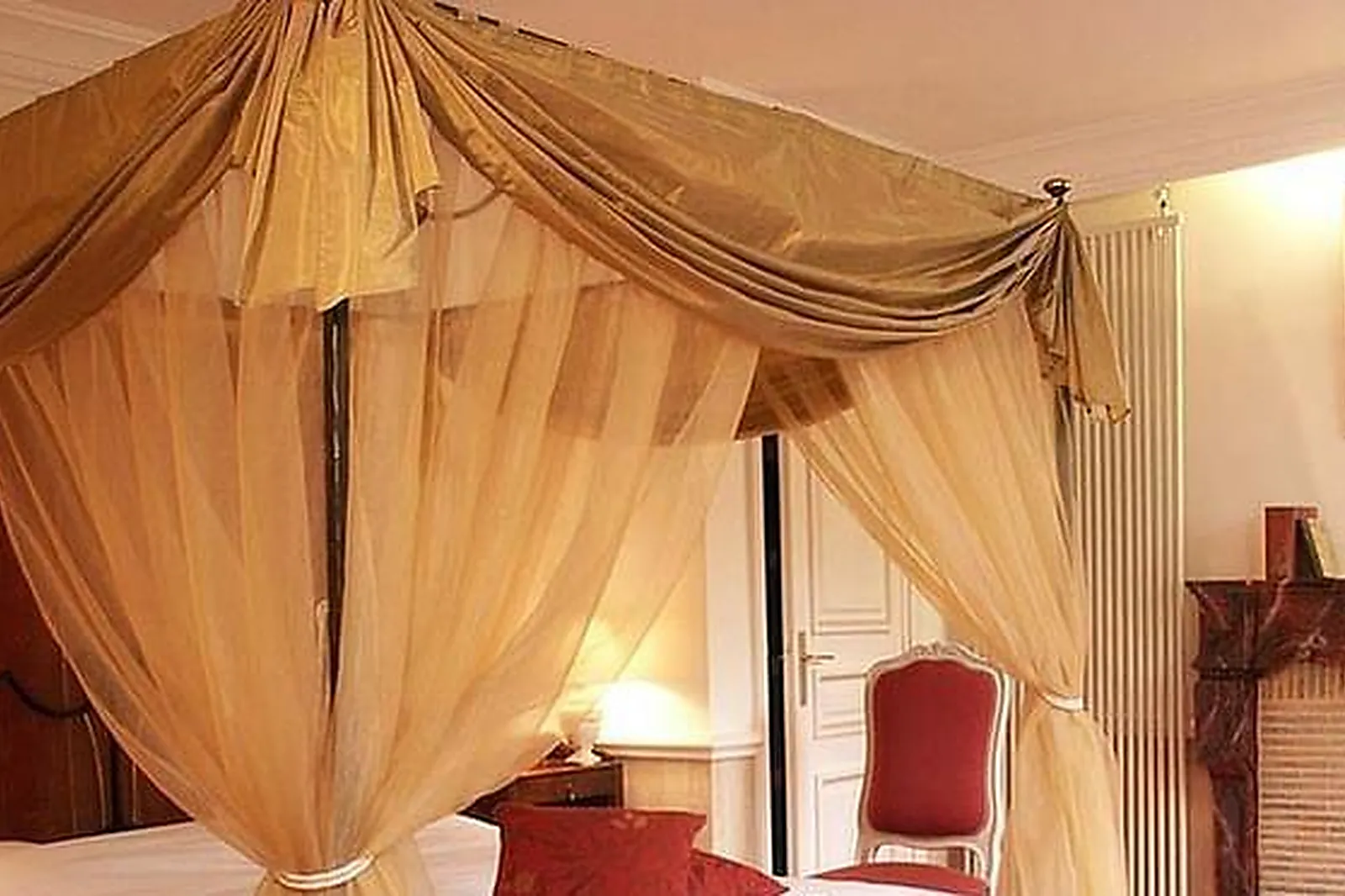 Lieux événementiels, CHÂTEAU DES COMTES DE CHALLES ***