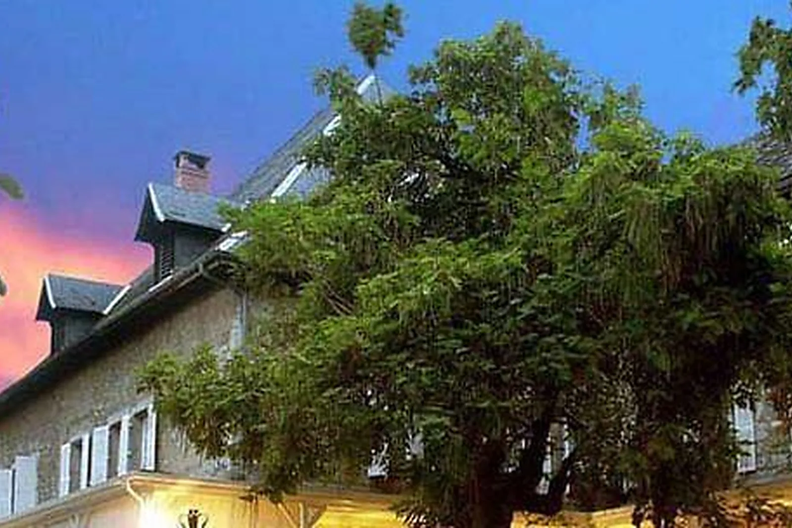 Lieux événementiels, CHÂTEAU DES COMTES DE CHALLES ***