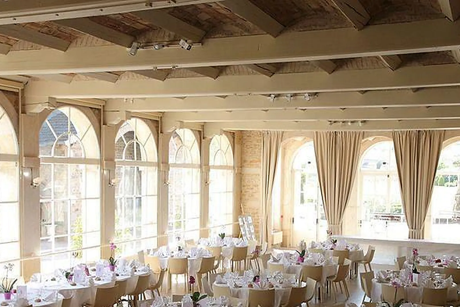 Lieux événementiels, CHÂTEAU DES RAVATYS