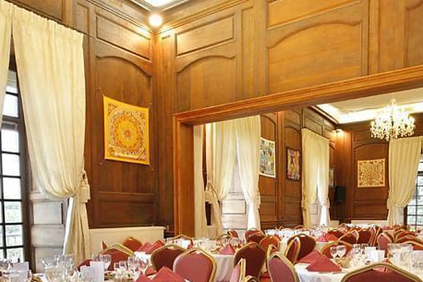 Lieux événementiels, CHÂTEAU DU CHAPEAU CORNU