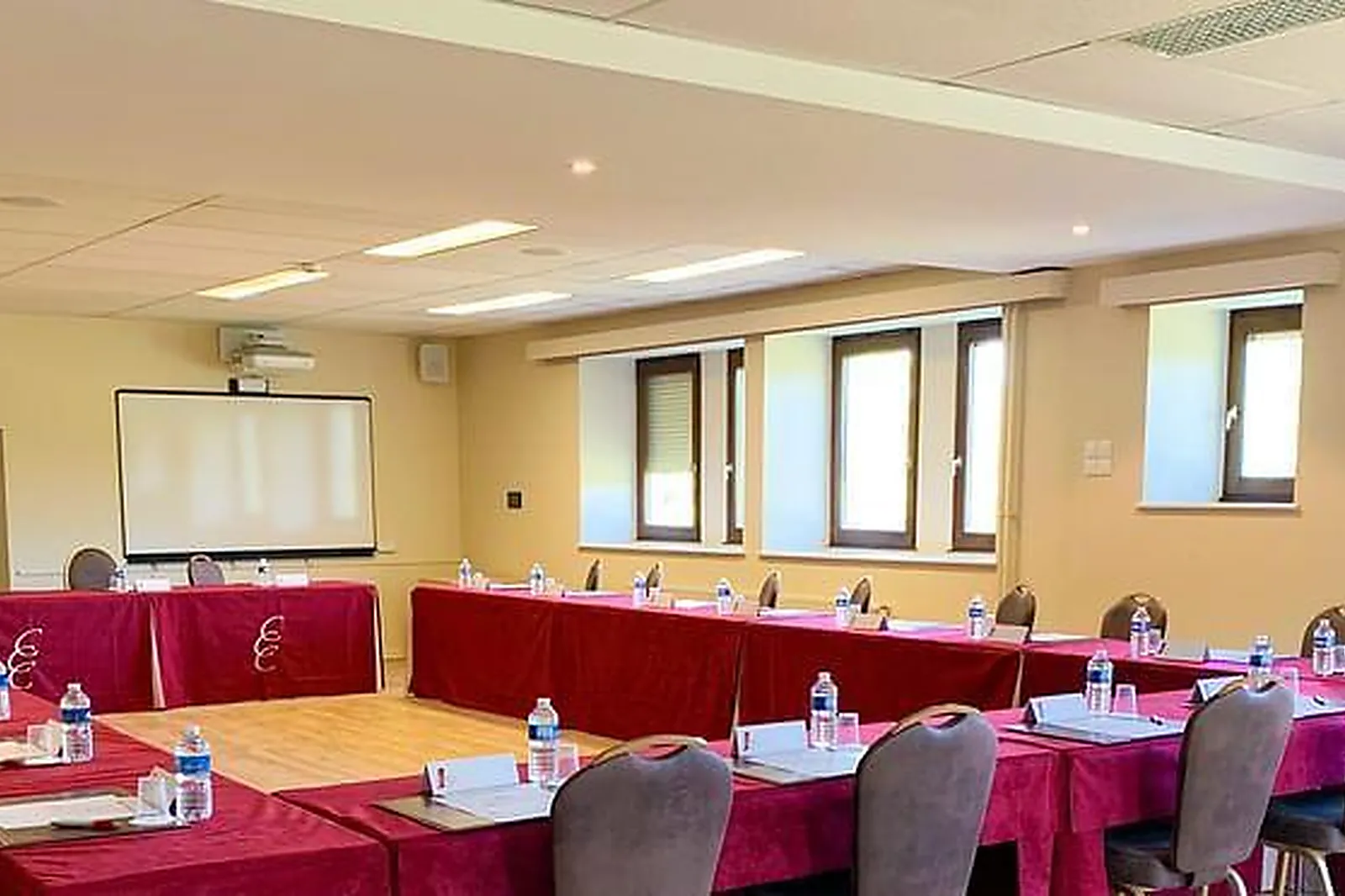 Lieux événementiels, CHÂTEAU DU CHAPEAU CORNU