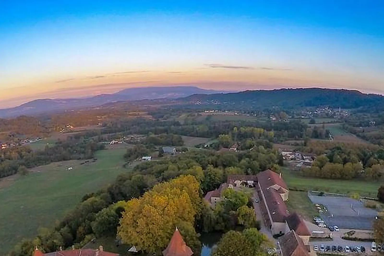 Lieux événementiels, CHÂTEAU DU CHAPEAU CORNU