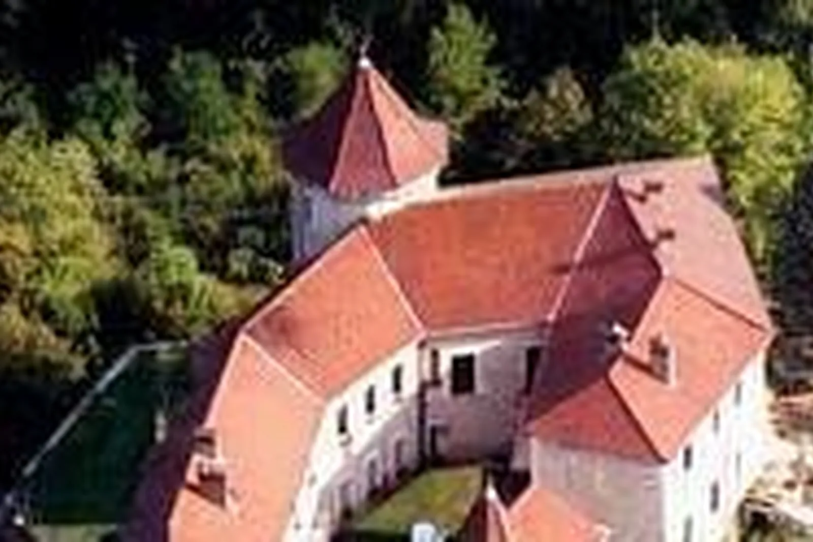 Lieux événementiels, CHÂTEAU DU CHAPEAU CORNU