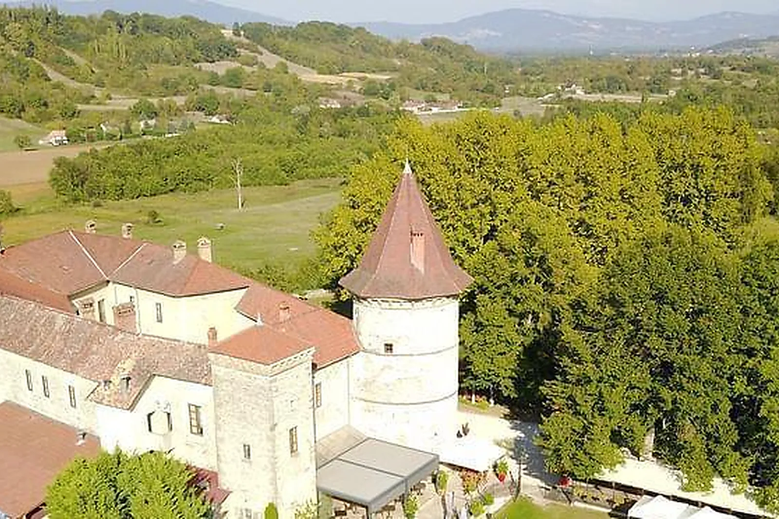 Lieux événementiels, CHÂTEAU DU CHAPEAU CORNU
