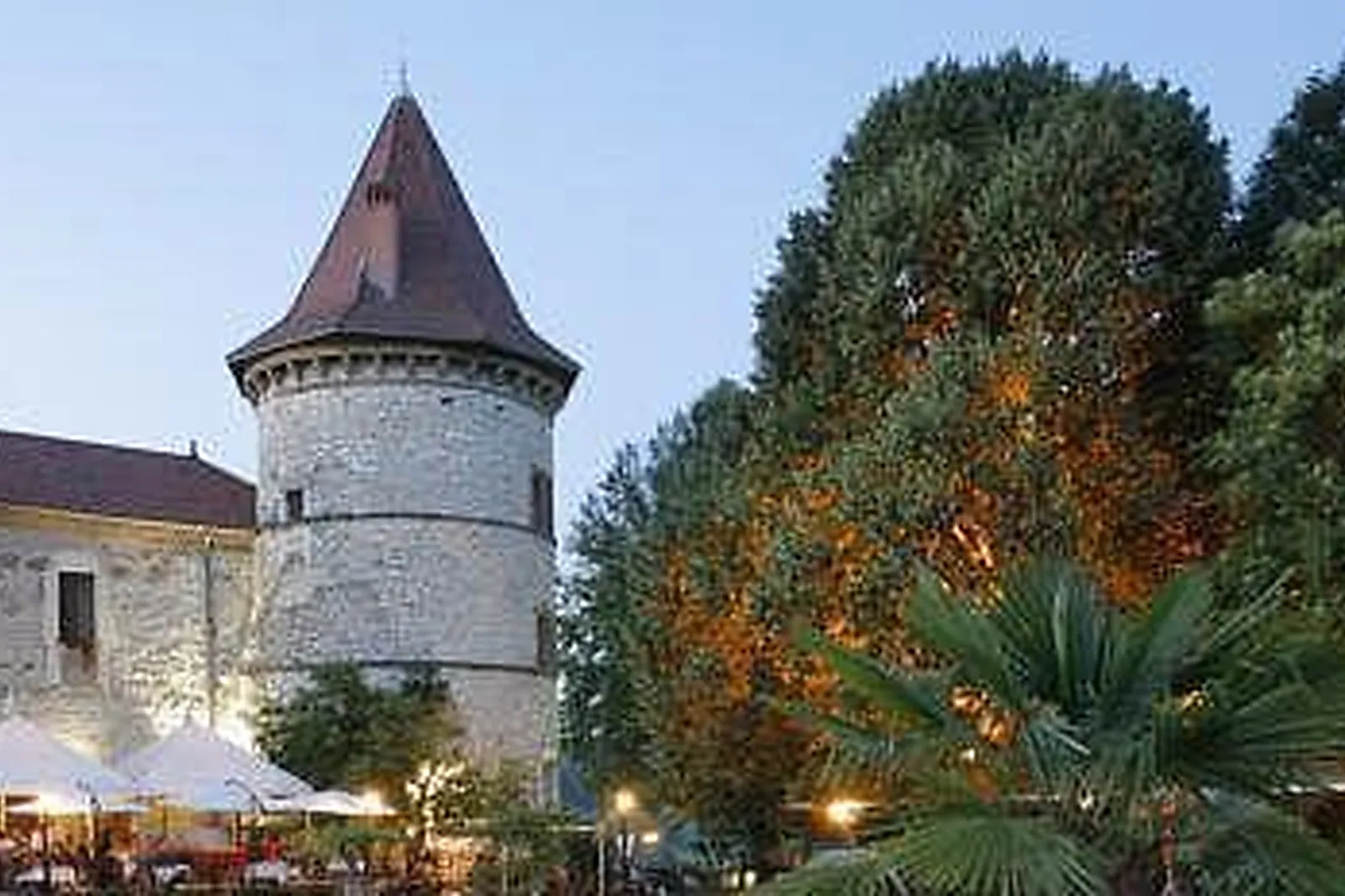 Lieux événementiels, CHÂTEAU DU CHAPEAU CORNU