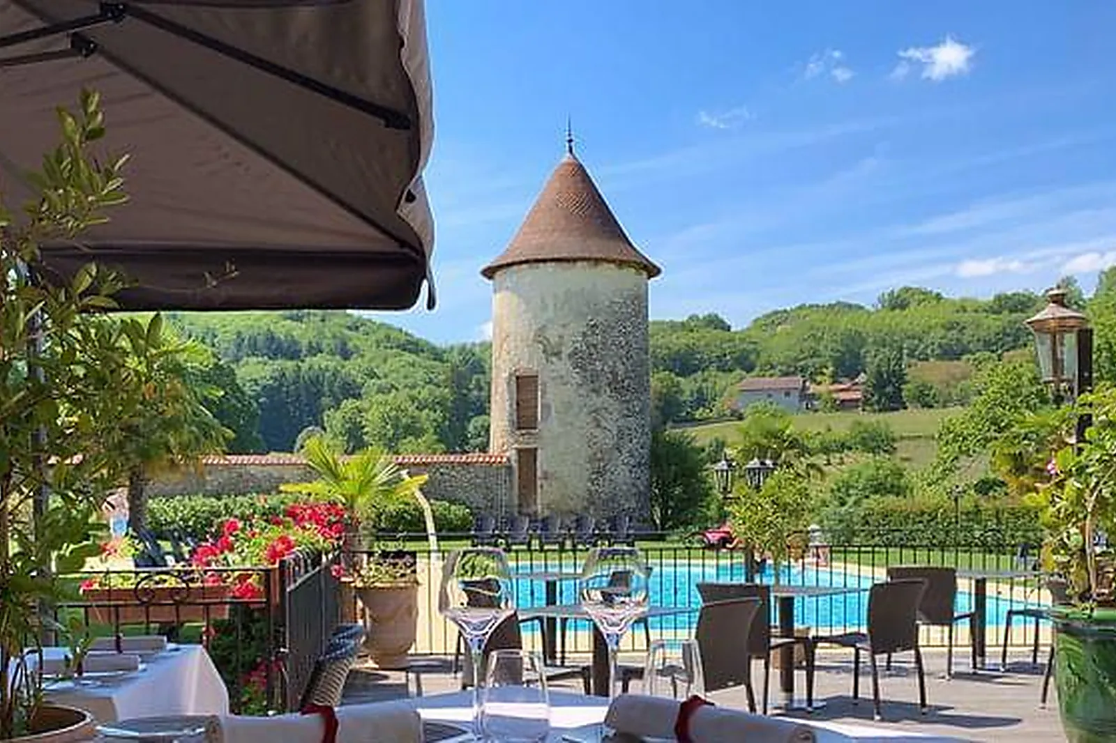 Lieux événementiels, CHÂTEAU DU CHAPEAU CORNU