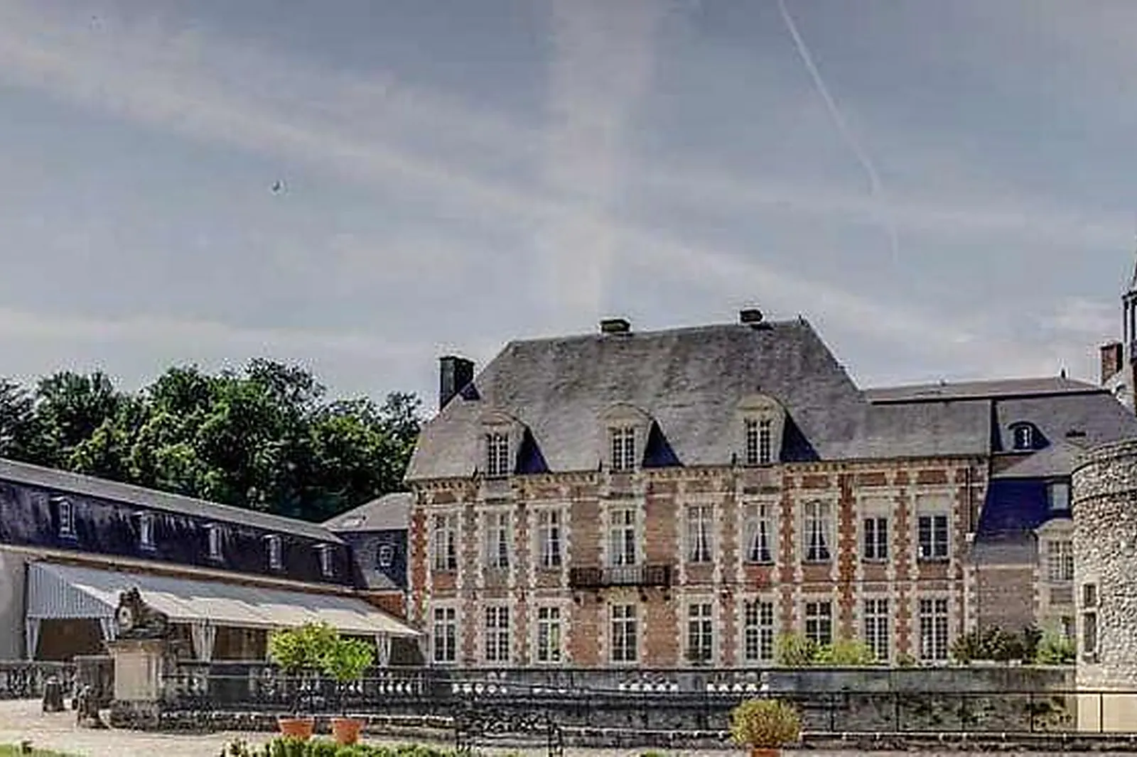 Lieux événementiels, CHÂTEAU D'ÉTOGES ****