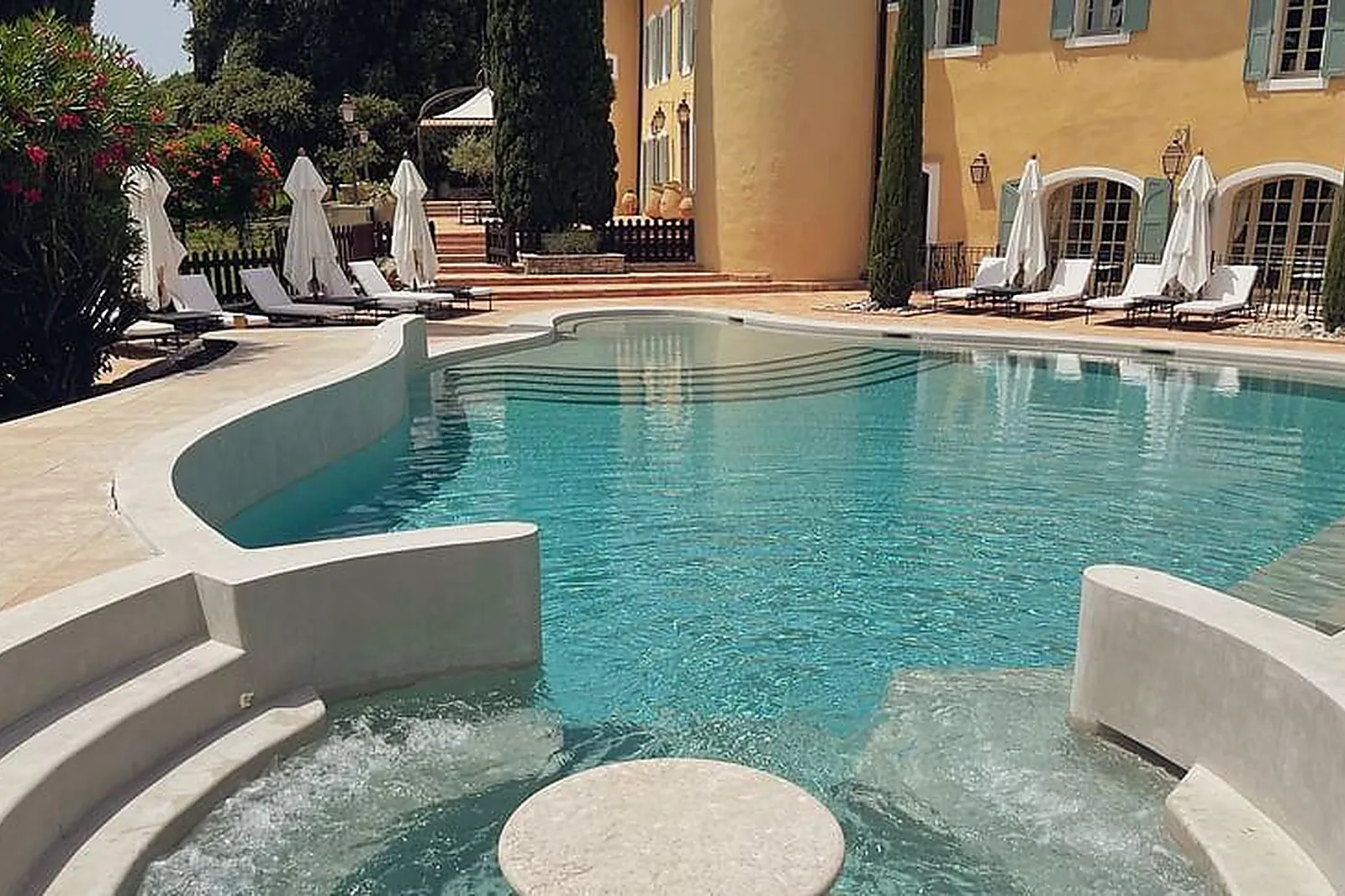 Lieux événementiels, CHÂTEAU LES CROSTES