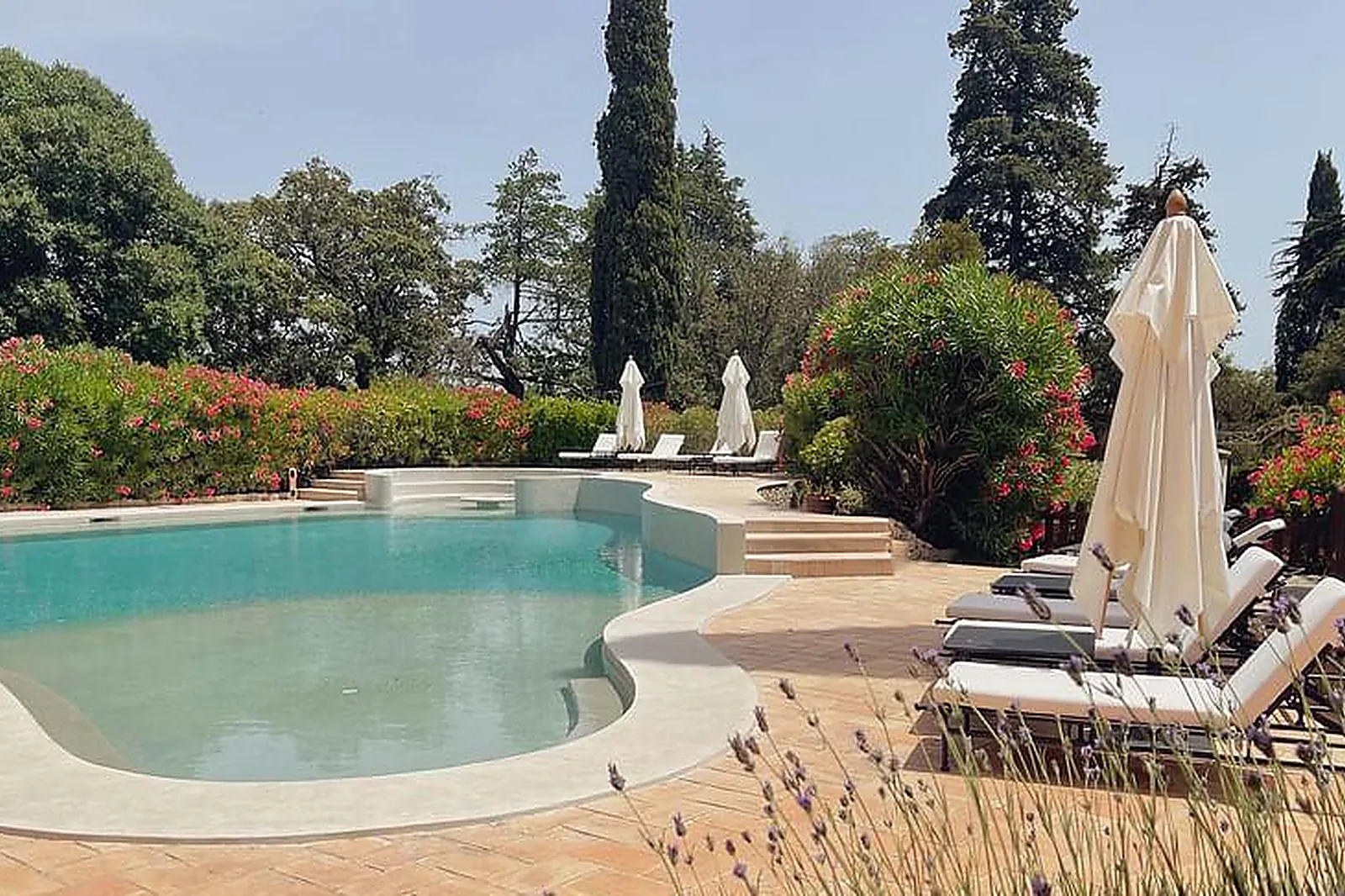 Lieux événementiels, CHÂTEAU LES CROSTES