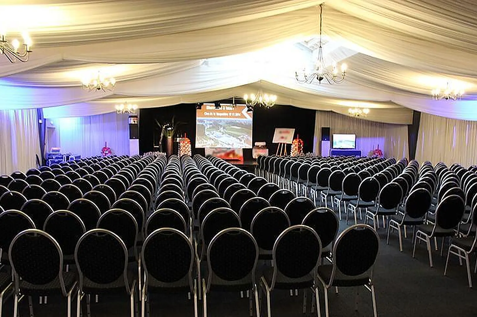 Lieux événementiels, CLOS DE LA VAUPALIÈRE ***