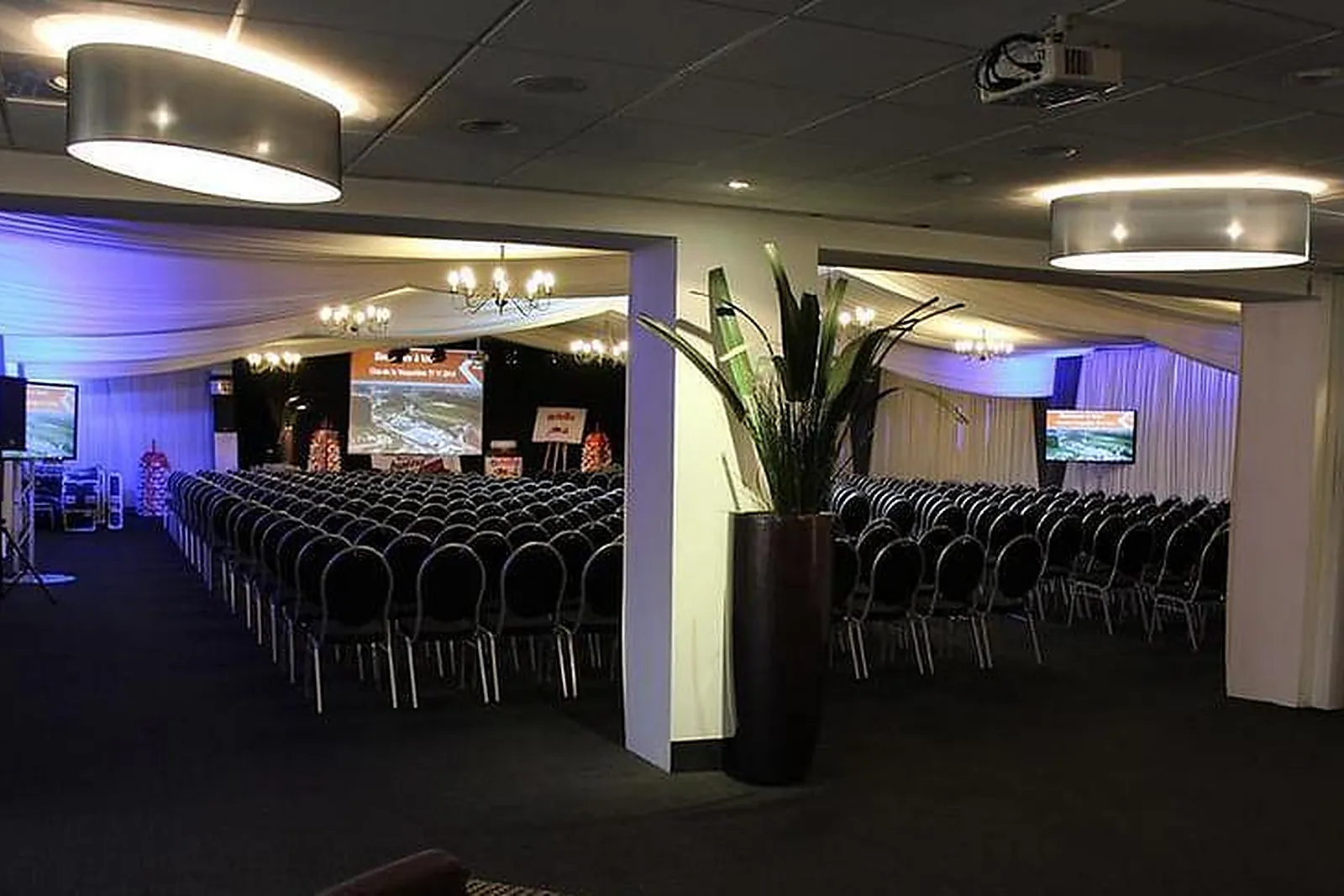 Lieux événementiels, CLOS DE LA VAUPALIÈRE ***